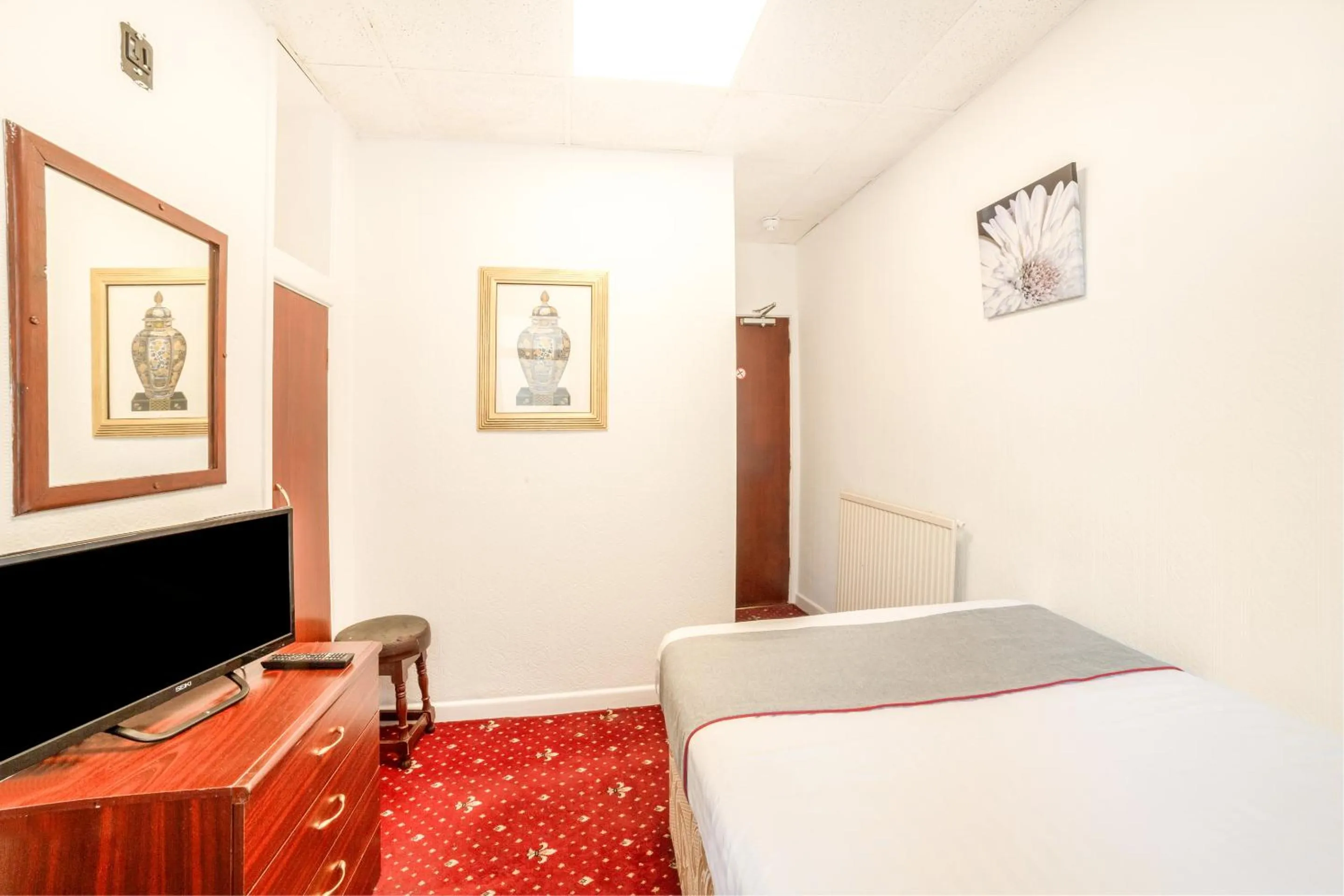 Bedroom in OYO The Golden Cheval Hotel