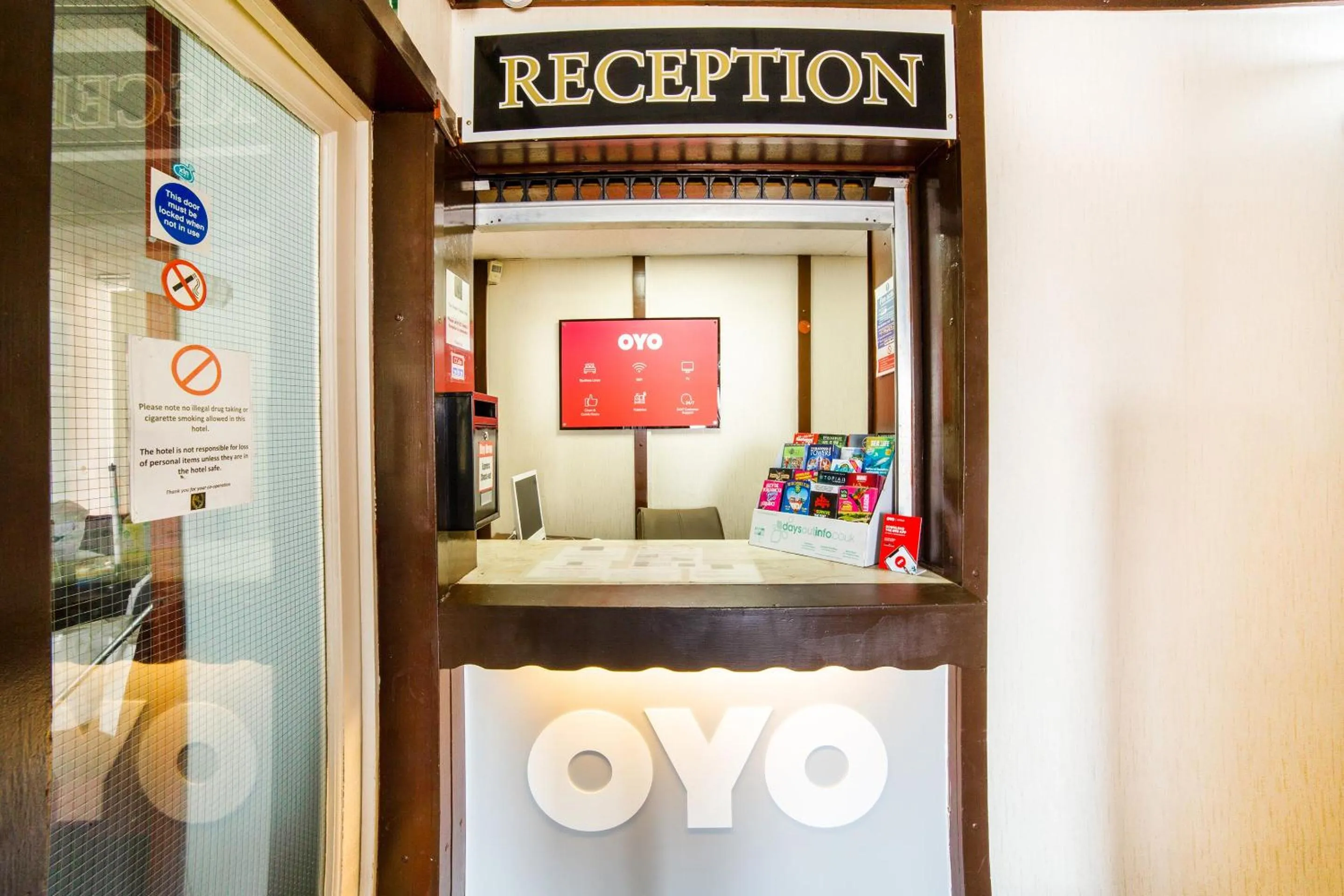 Lobby or reception in OYO The Golden Cheval Hotel