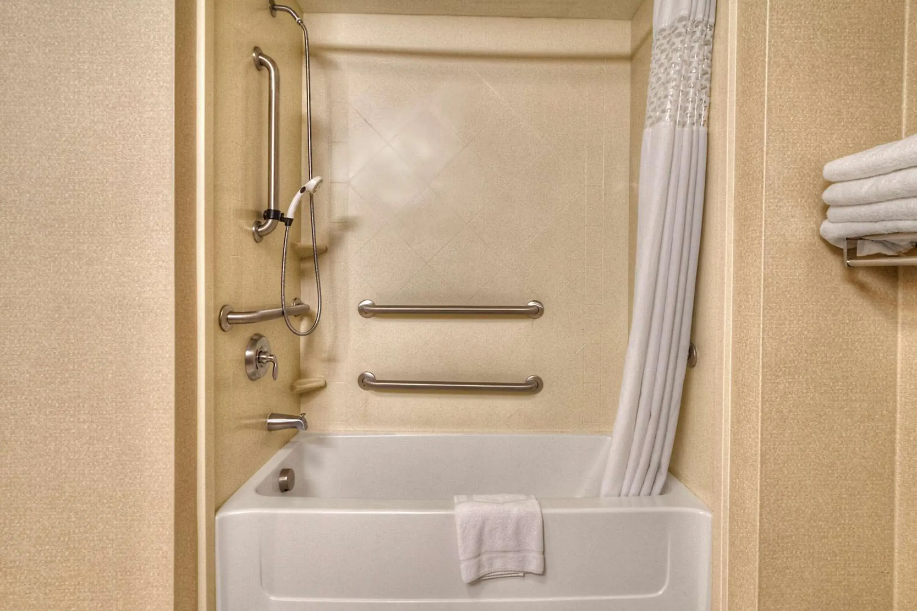 Queen Room with Two Queen Beds - Hearing Access/Non-Smoking in Hampton Inn Roanoke Rapids Queen Room with Two Queen Beds - Hearing Access/Non-Smoking in Hampton Inn Roanoke Rapids