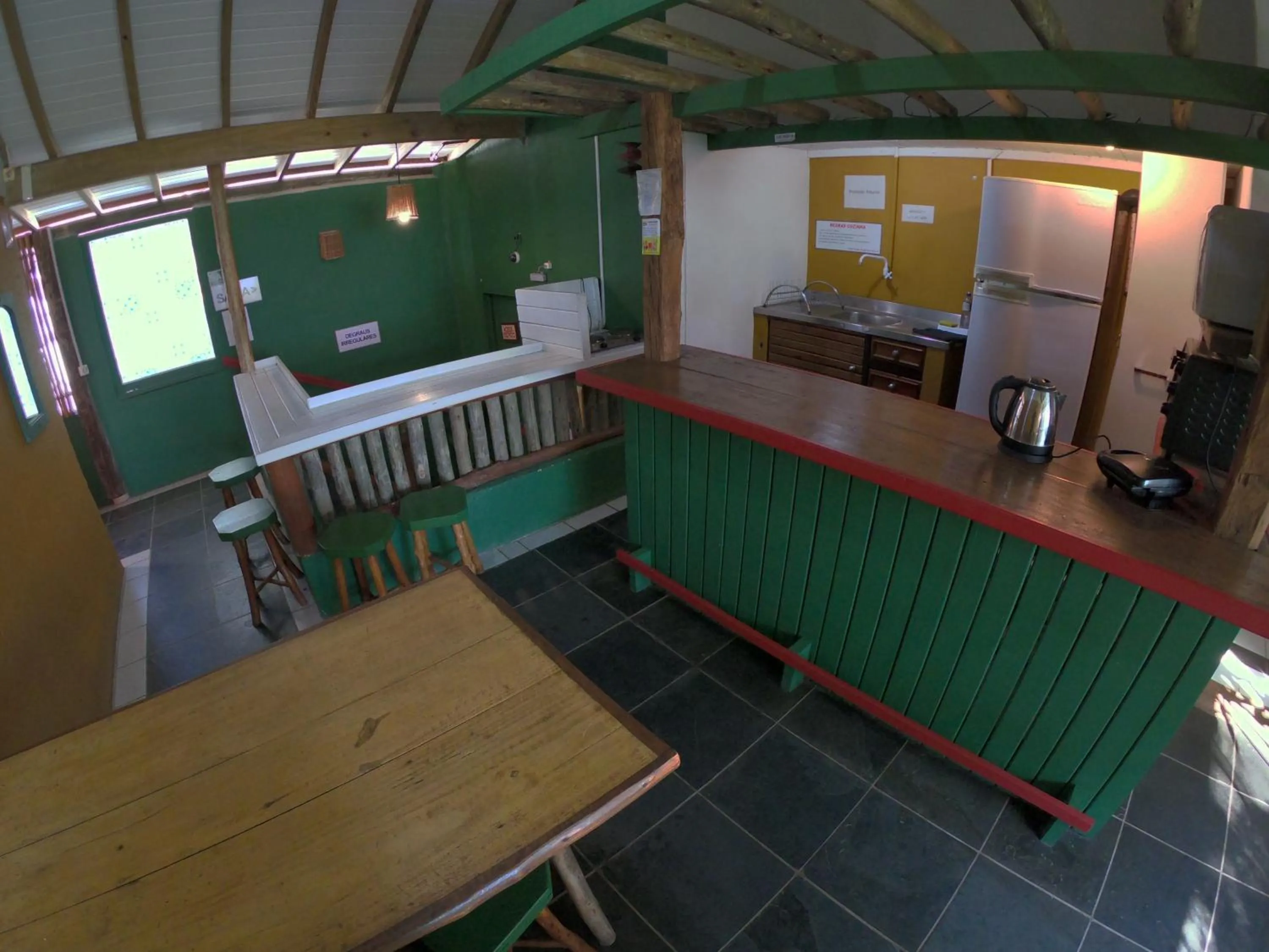 Kitchen or kitchenette in Pousada Canoa Azul na Praia da Ferrugem