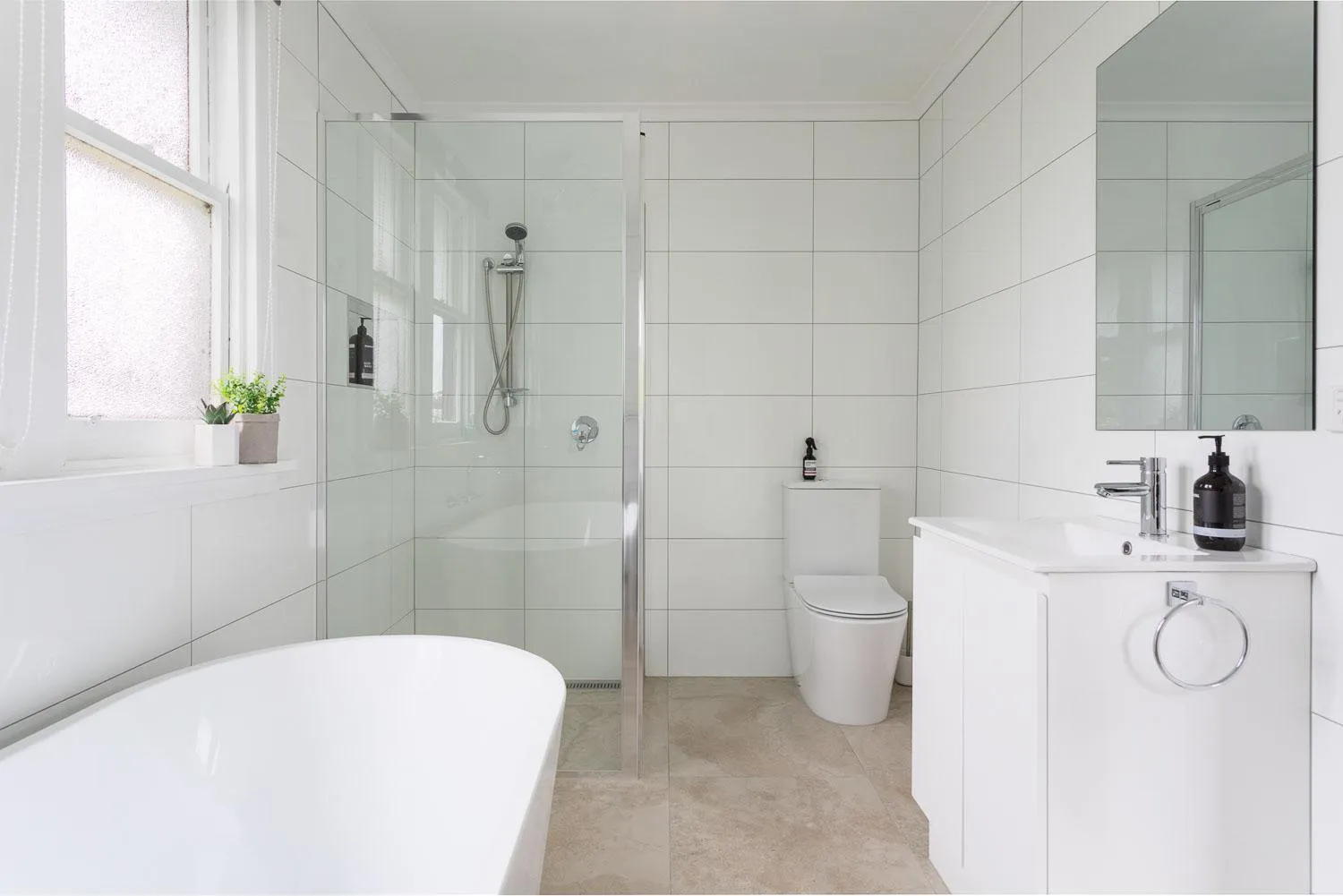 Bathroom in The Dragonfly Inn