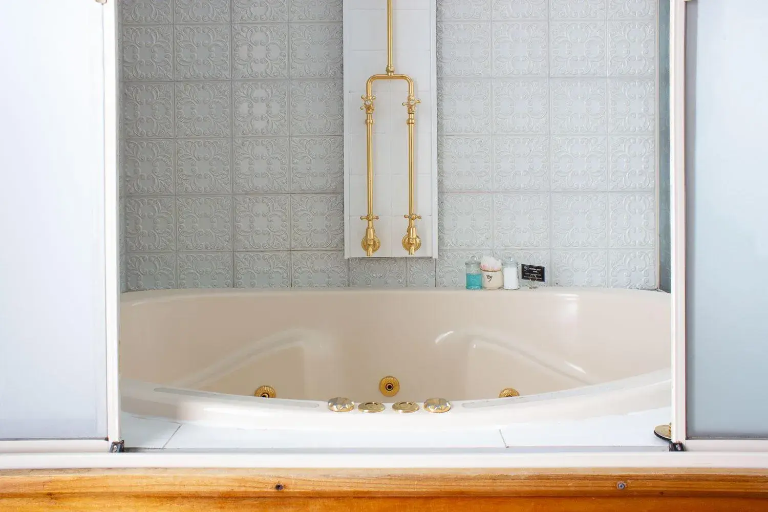 Elle - Deluxe King Room with Spa, upstairs in The Dragonfly Inn Elle - Deluxe King Room with Spa, upstairs in The Dragonfly Inn