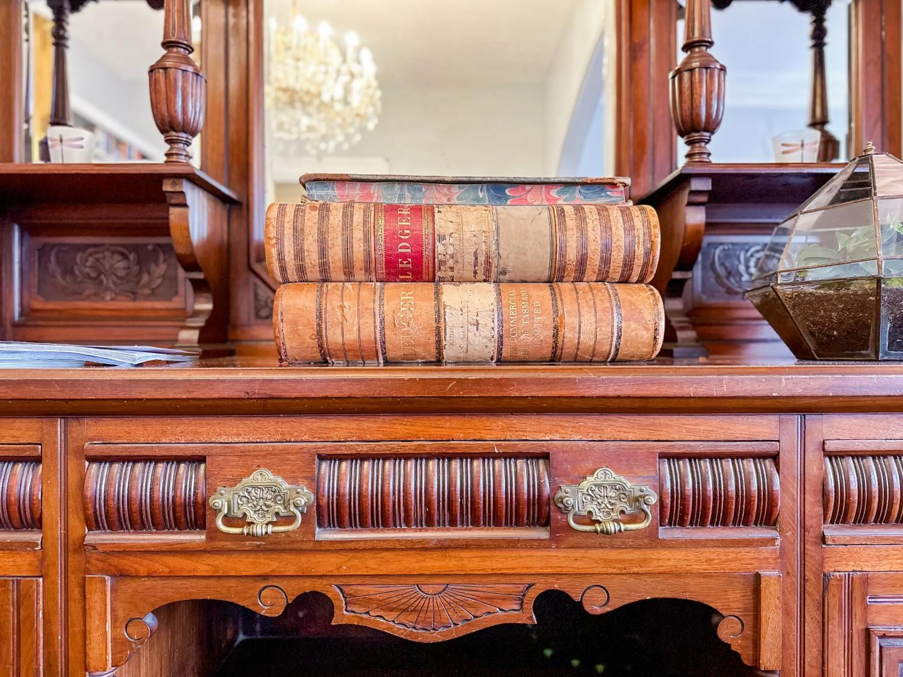 Decorative detail in The Dragonfly Inn