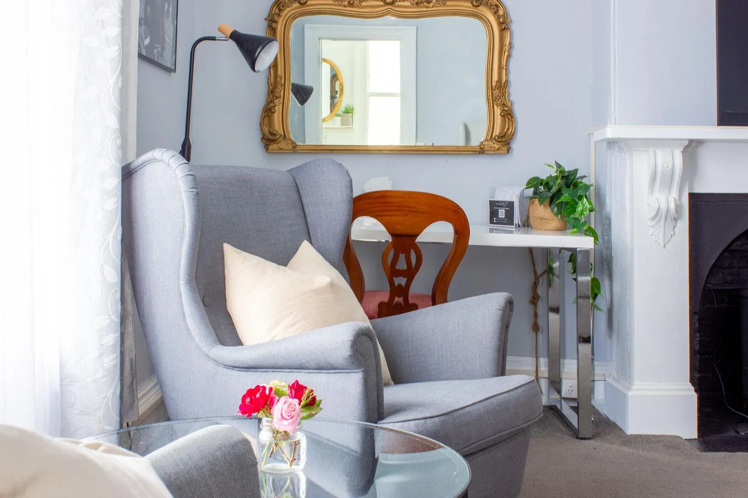 Decorative detail in The Dragonfly Inn