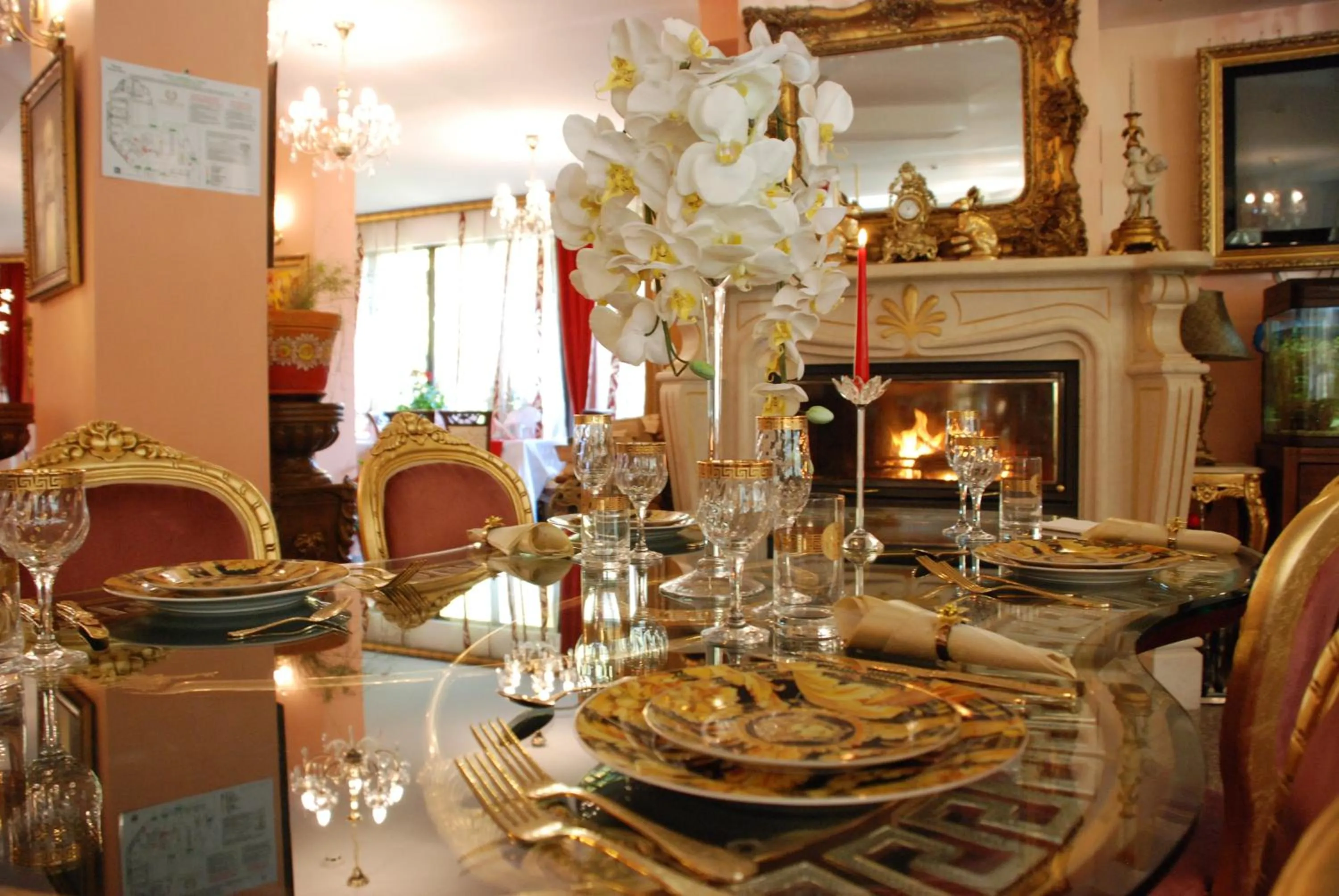 Restaurant/places to eat in Elegant Lux Hotel