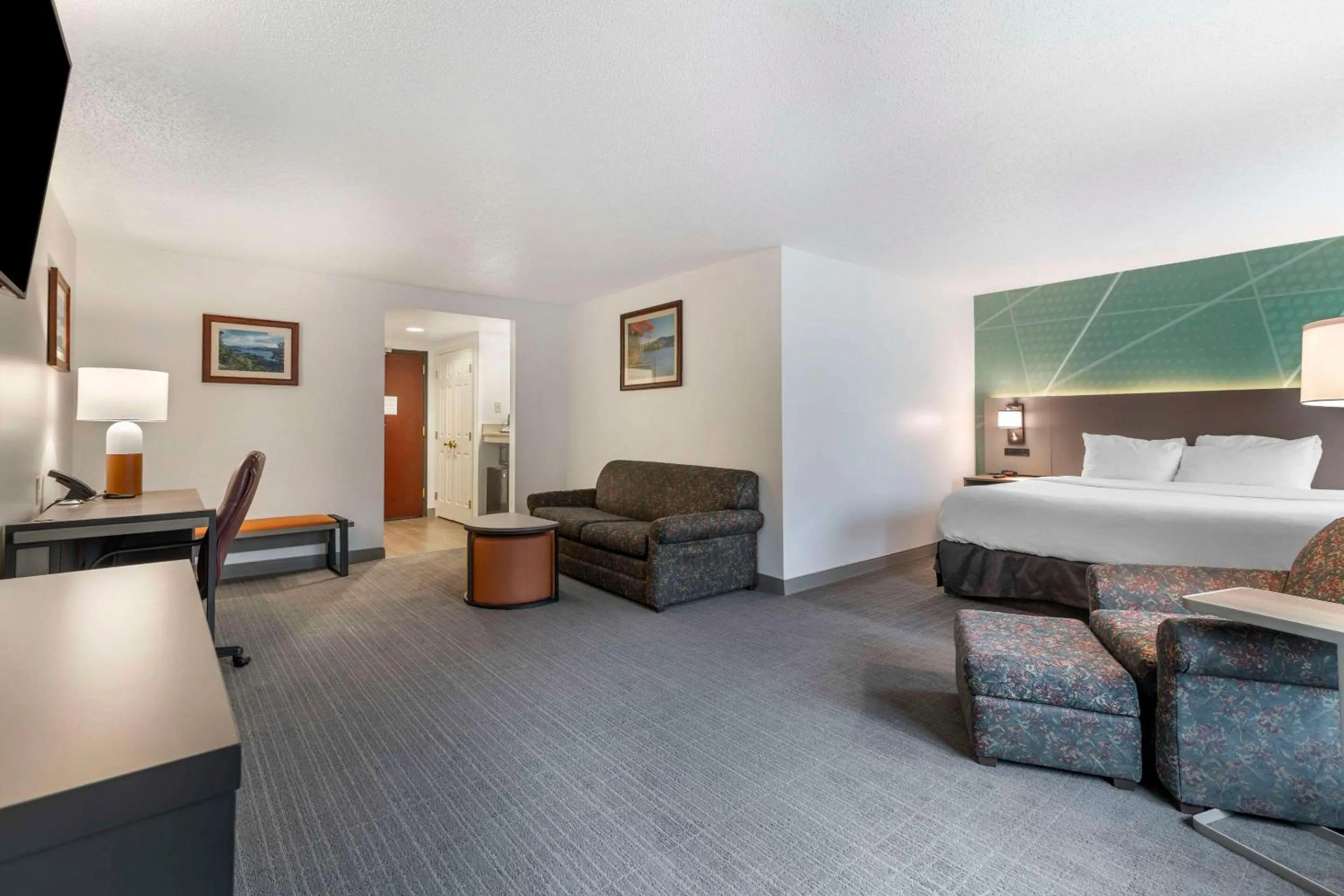 Bedroom, Bed in Comfort Inn & Suites Lake George