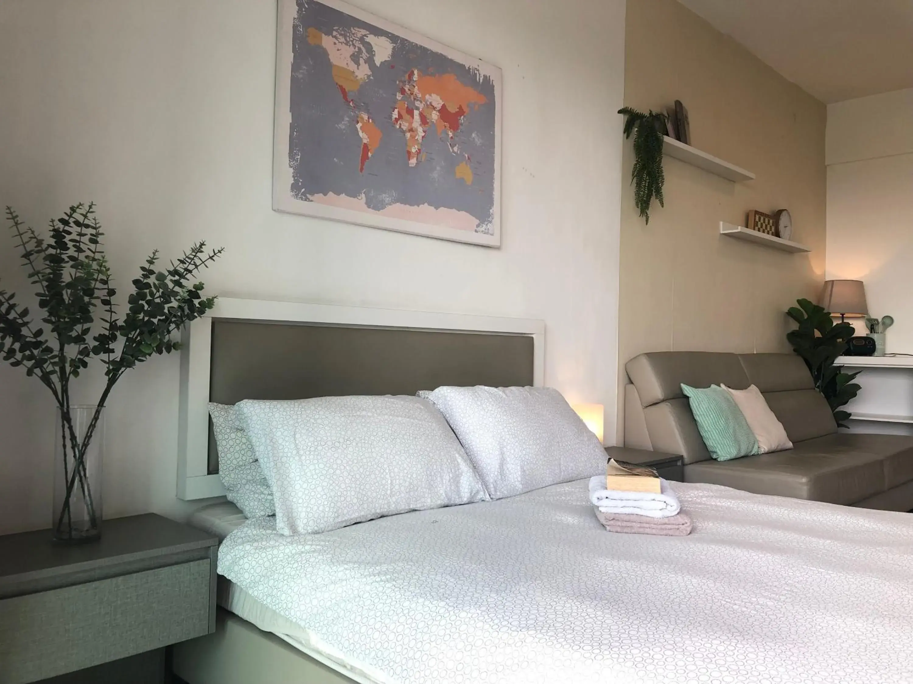 Apartment with Pool View in May's Place @ Evo Soho Suites Apartment with Pool View in May's Place @ Evo Soho Suites