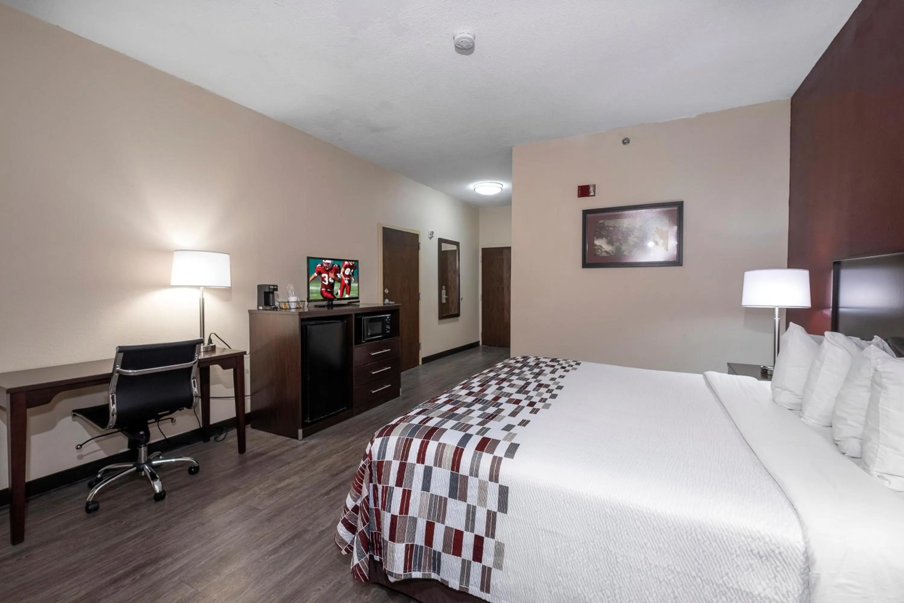 Photo of the whole room in Red Roof Inn Prattville