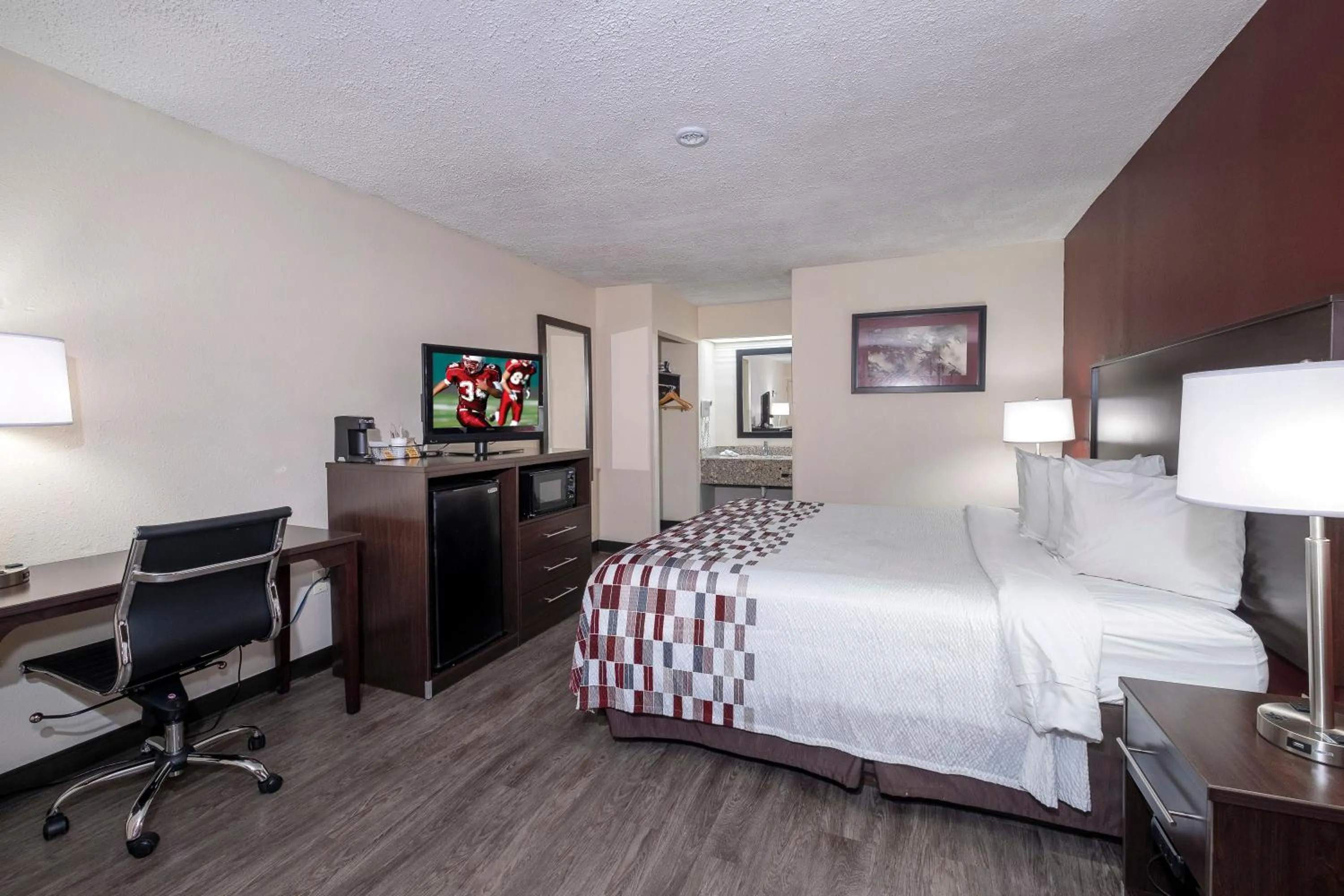 Photo of the whole room in Red Roof Inn Prattville