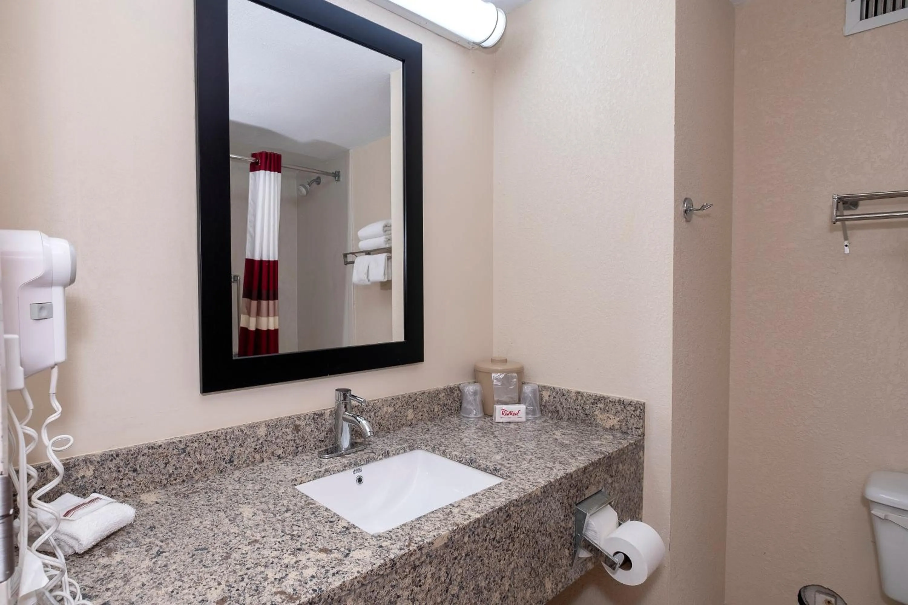 Bathroom in Red Roof Inn Prattville