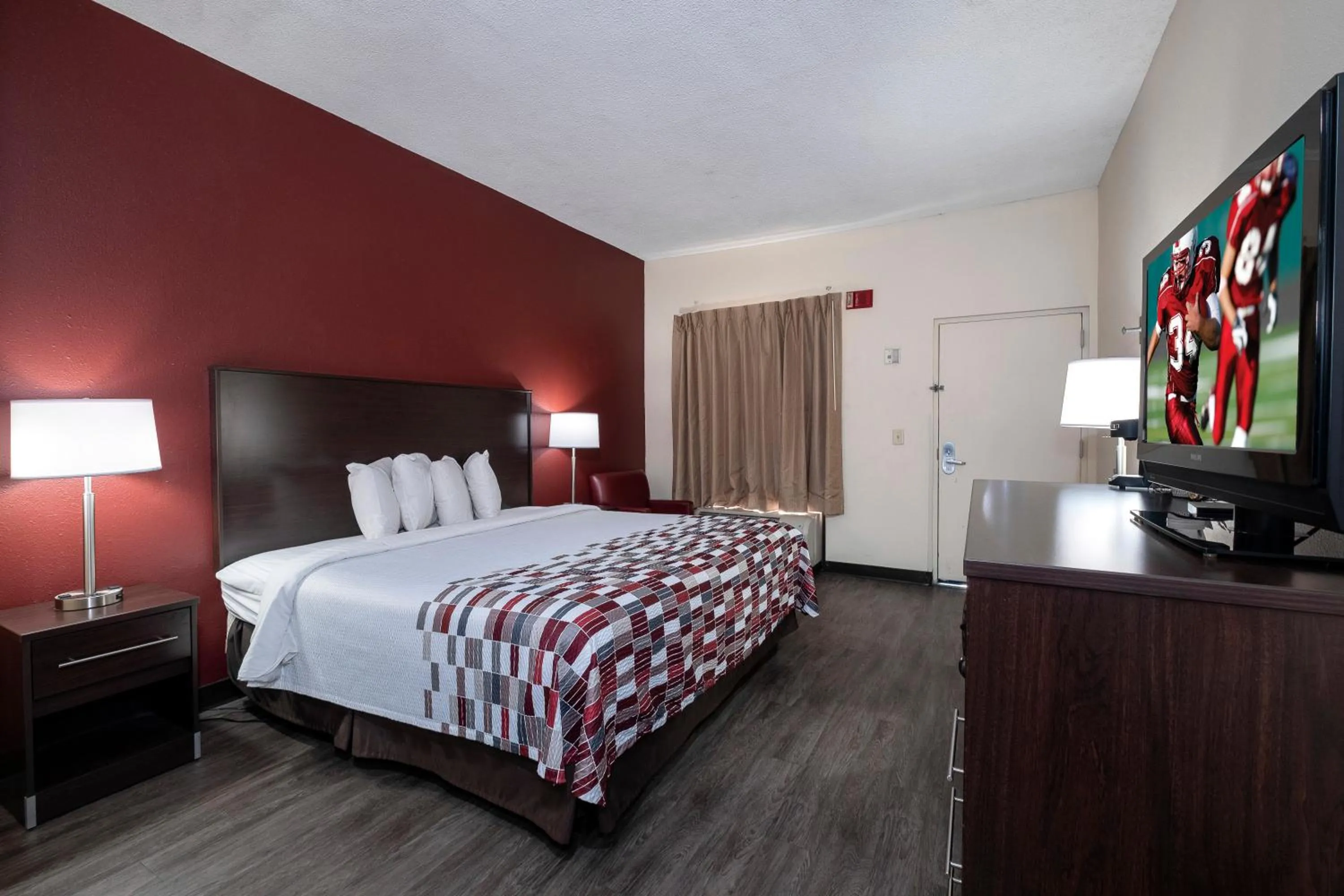 Photo of the whole room in Red Roof Inn Prattville