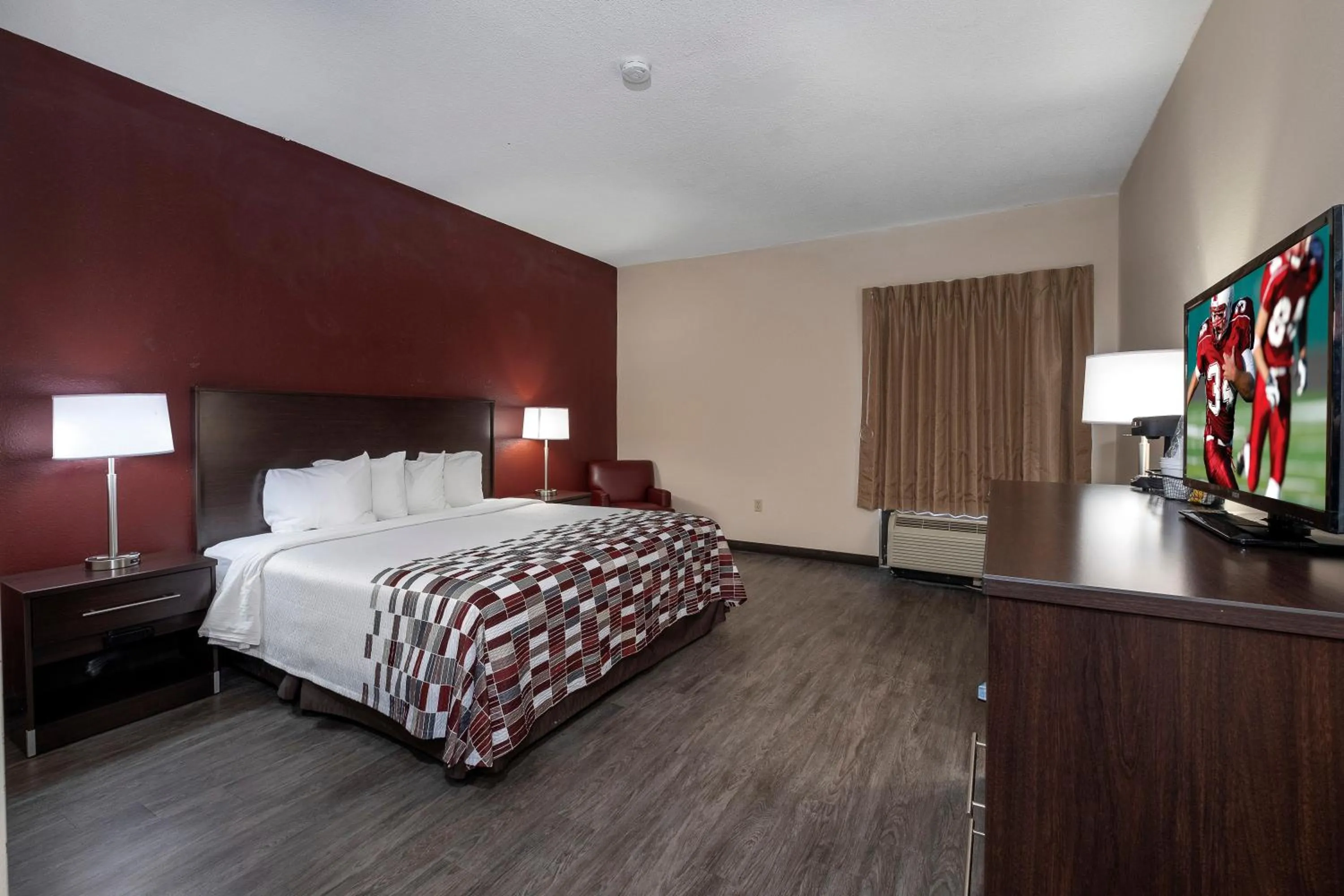 Photo of the whole room in Red Roof Inn Prattville