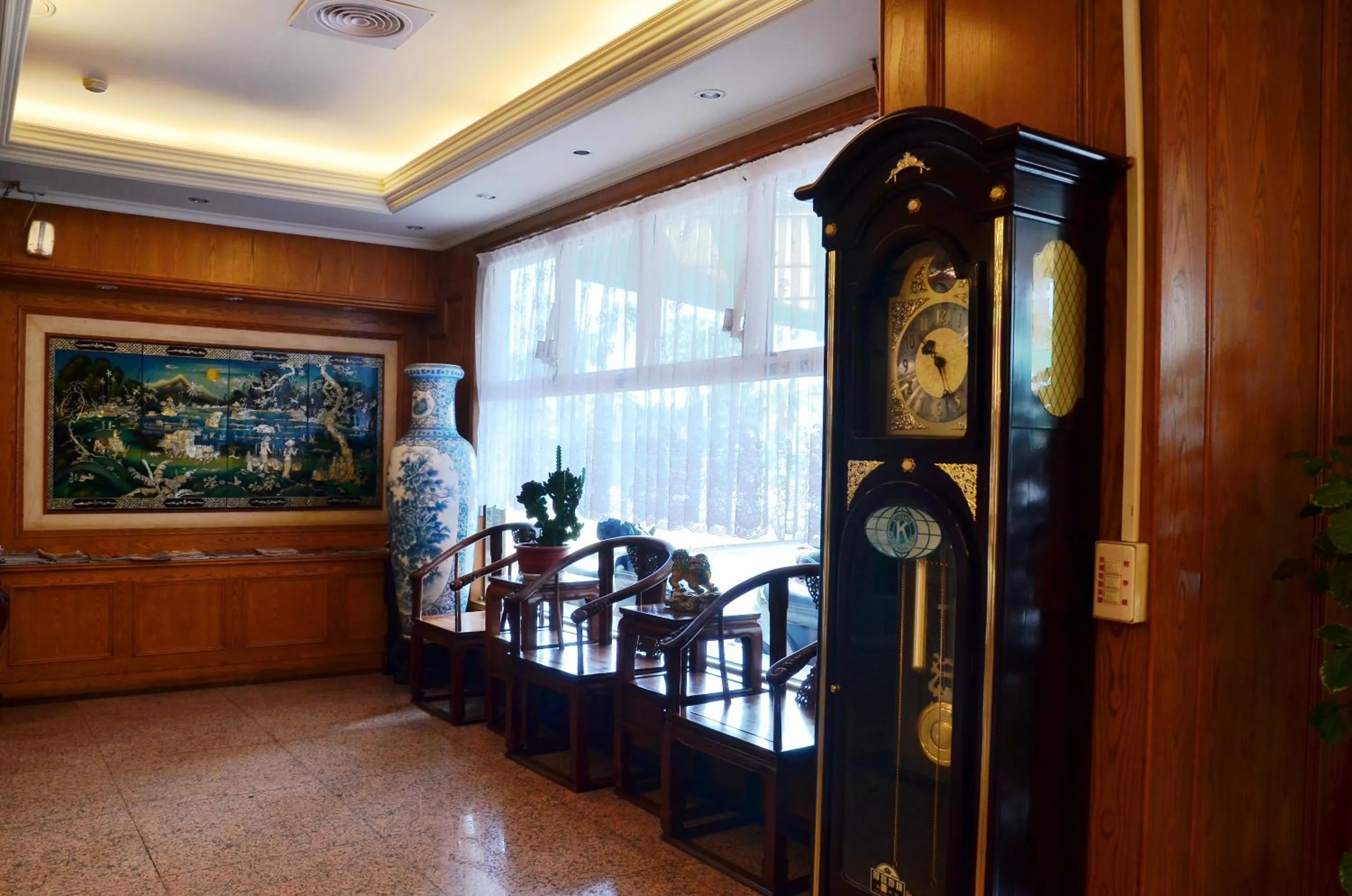 Communal lounge/ TV room in Family Hotel - Linsen