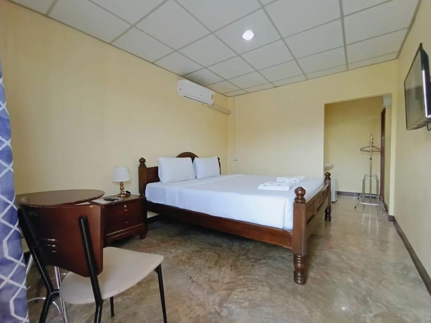 Bed in Sasi Nonthaburi Hotel