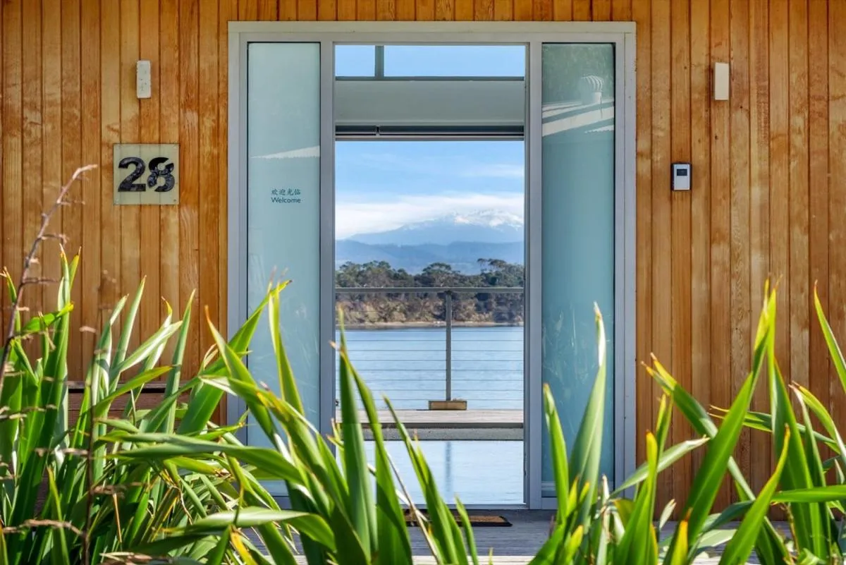 Bruny Island Escapes and Hotel Bruny