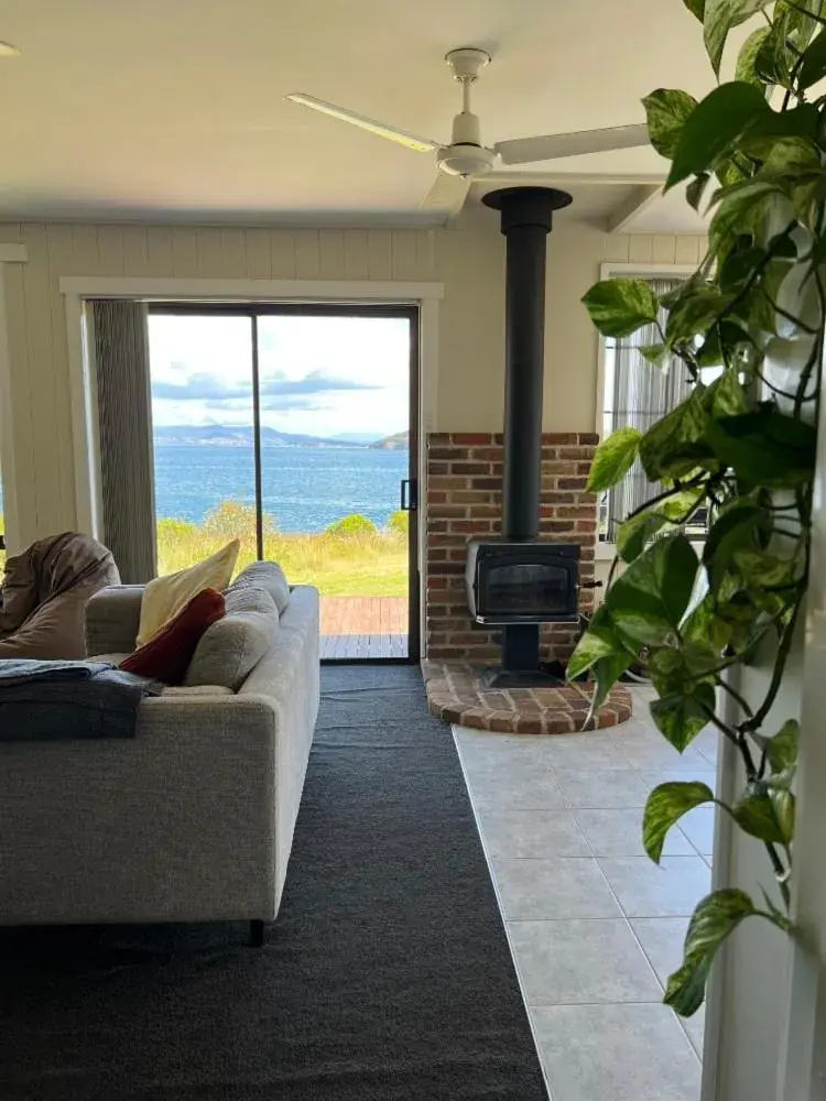Three-Bedroom Vacation Home in Bruny Island Escapes and Hotel Bruny Three-Bedroom Vacation Home in Bruny Island Escapes and Hotel Bruny