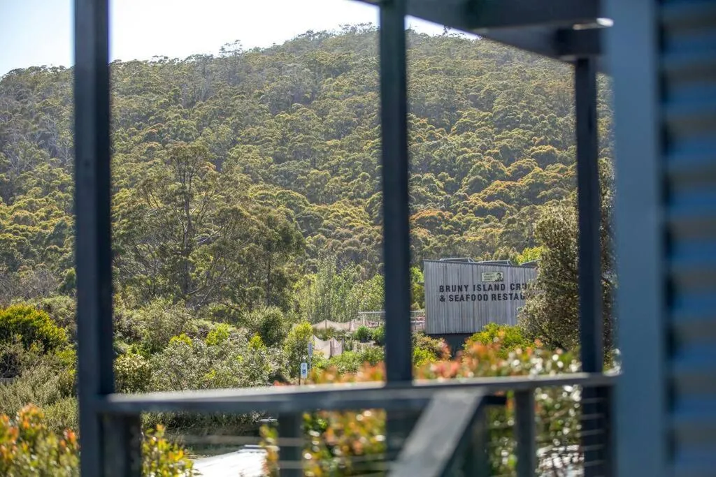 Bruny Island Escapes and Hotel Bruny