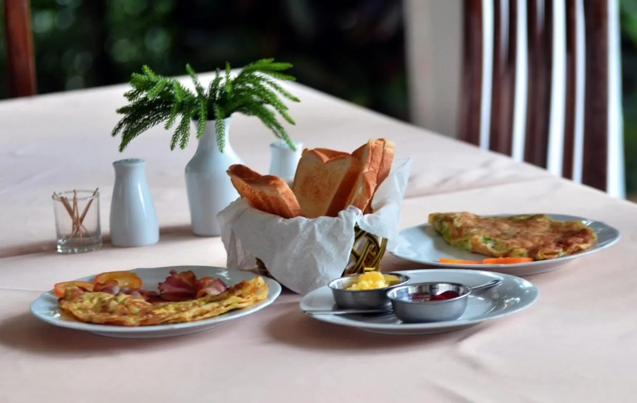 Food in Hotel Breeta's Garden