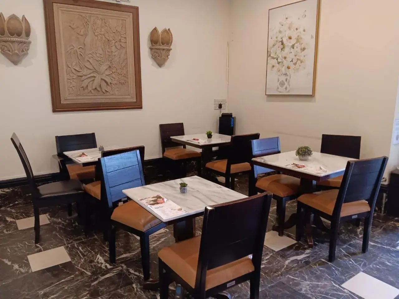 Restaurant/places to eat in Melur Inn Restaurant/places to eat in Melur Inn