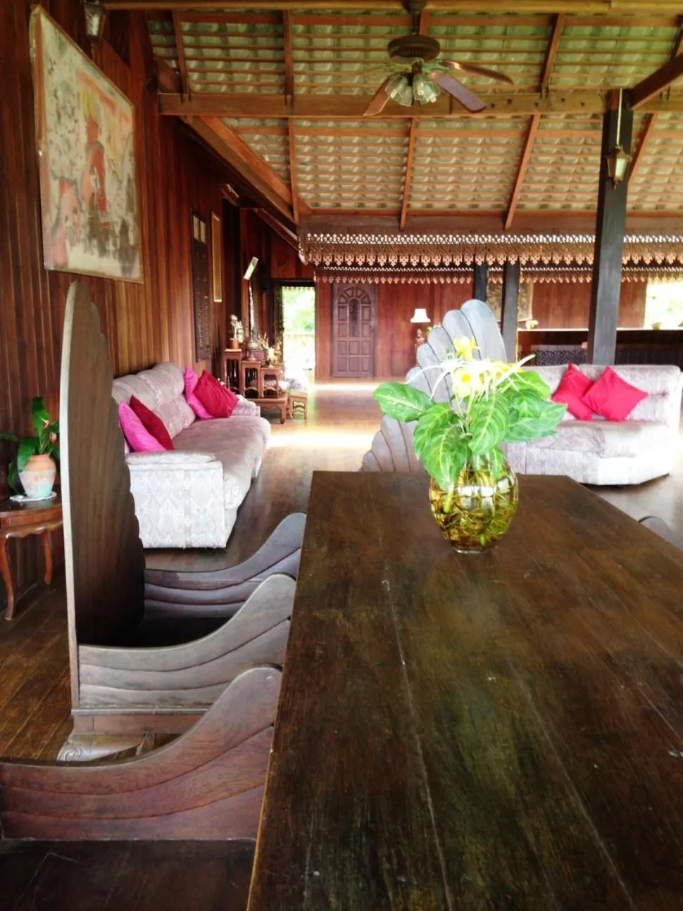 Decorative detail in Ruen Thai Rim Haad