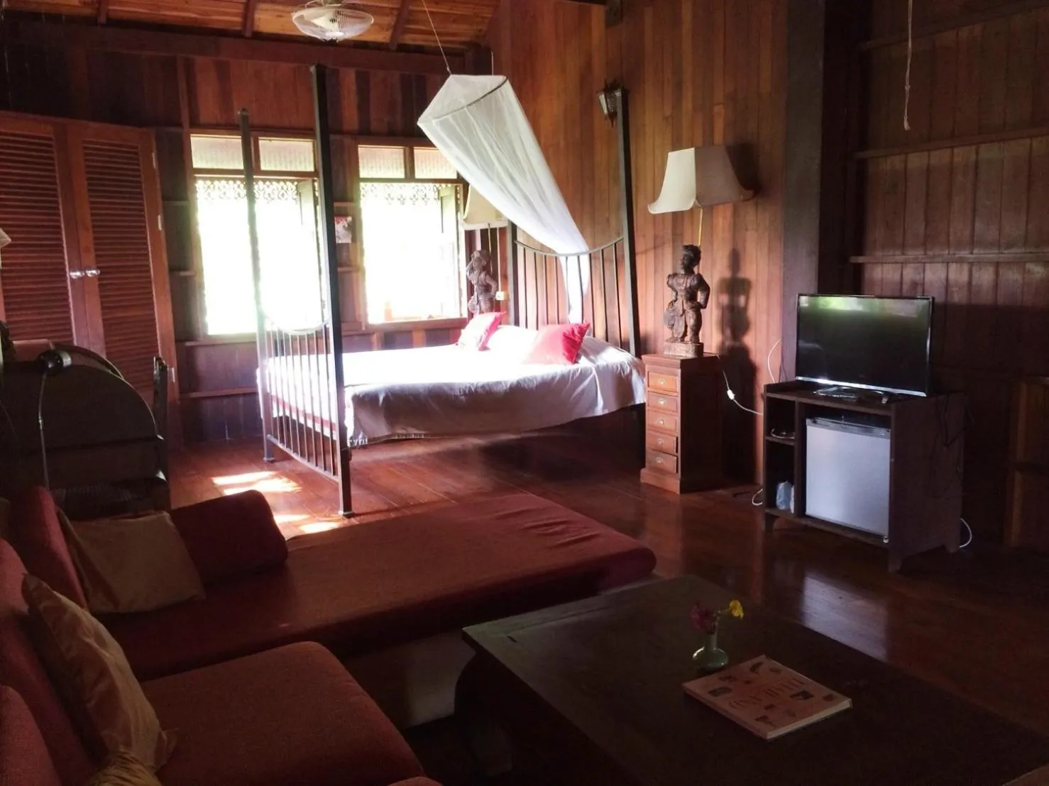 TV and multimedia, Bed in Ruen Thai Rim Haad