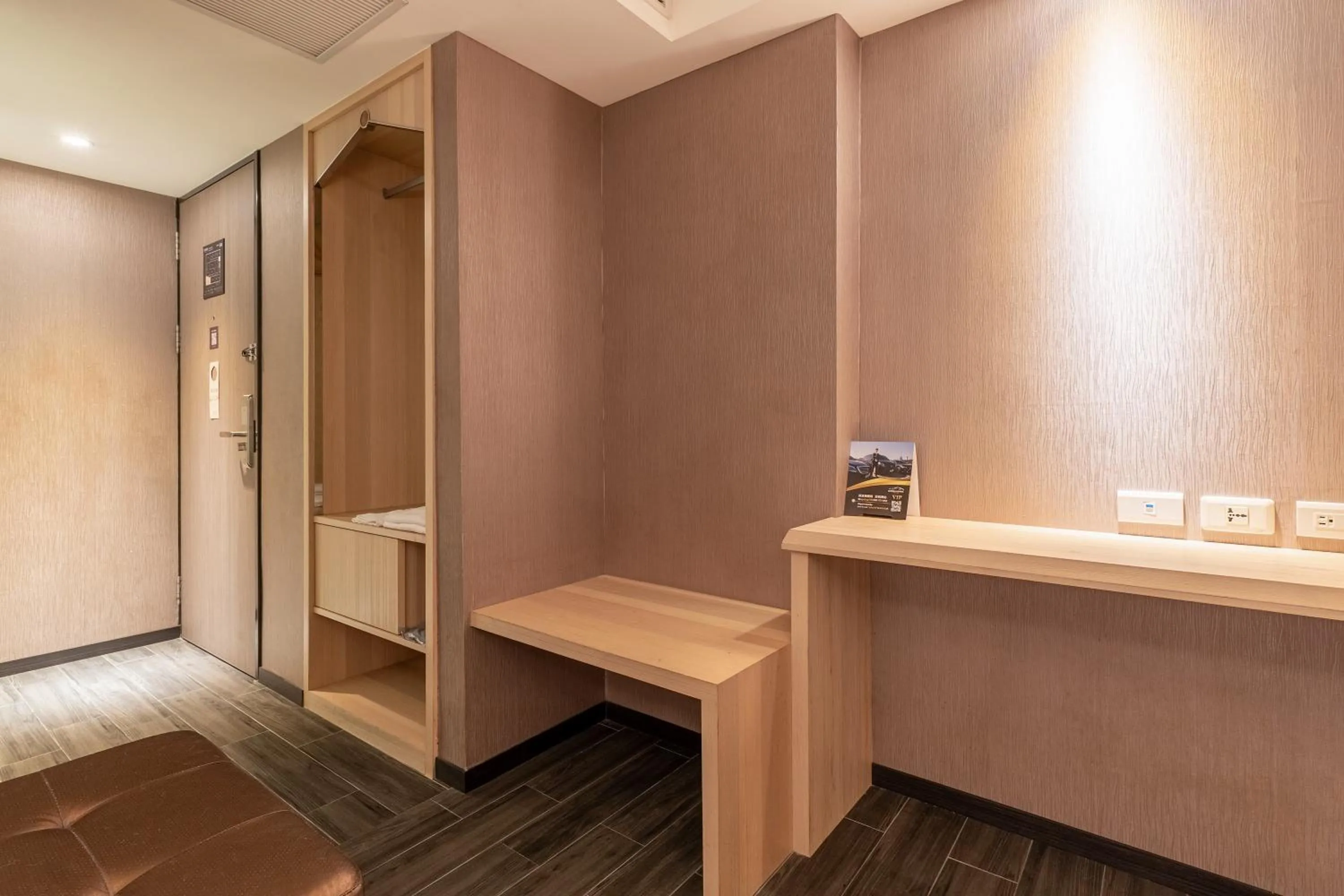 wardrobe in Guide Hotel Taipei Fuxing North