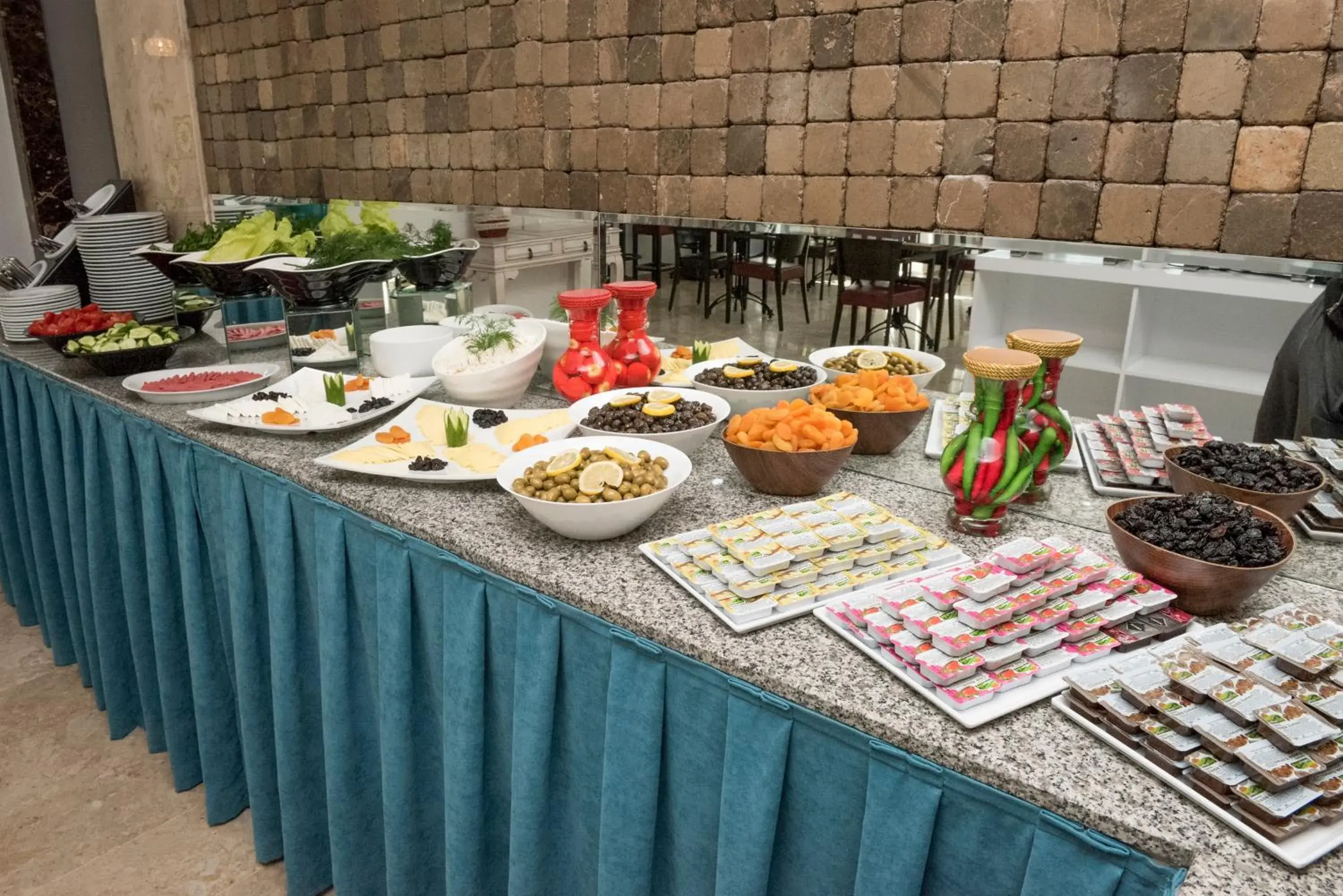 Food and drinks in Mera Park Hotel Food and drinks in Mera Park Hotel