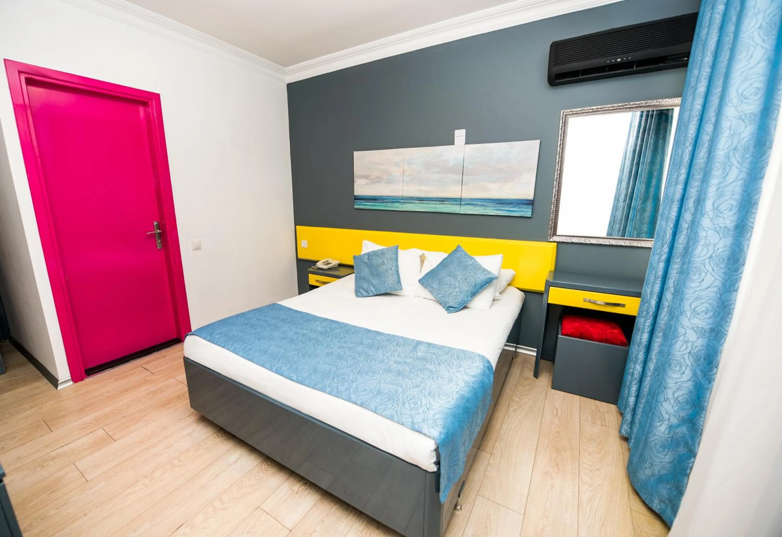 Bed in Mera Park Hotel