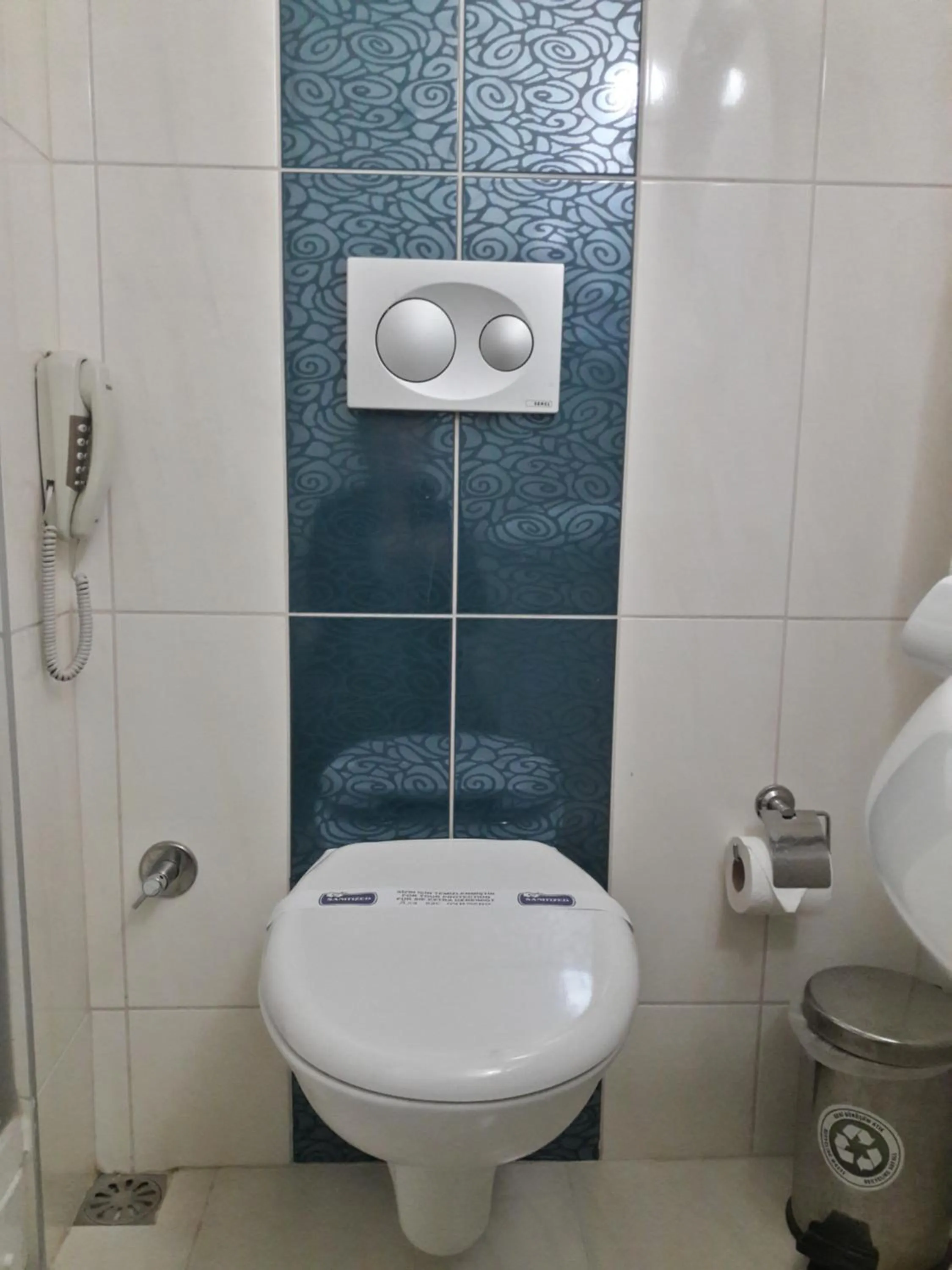 Toilet in Cender Hotel