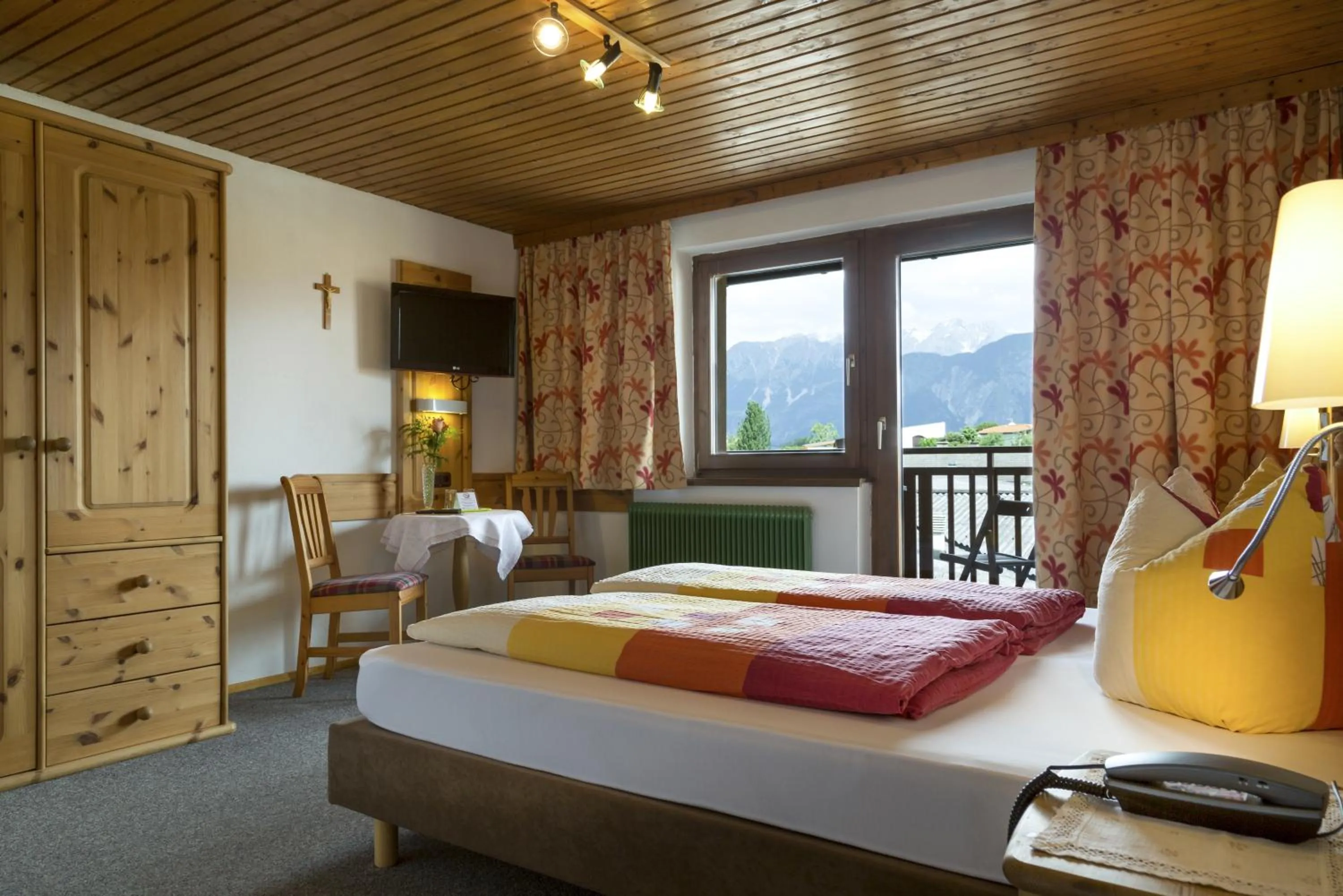 Bed in Appartements Glungezer