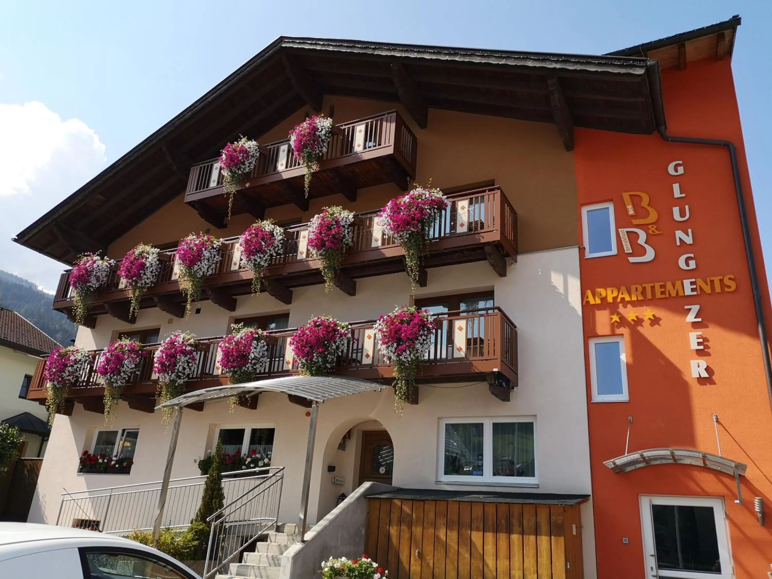 Property building in Appartements Glungezer