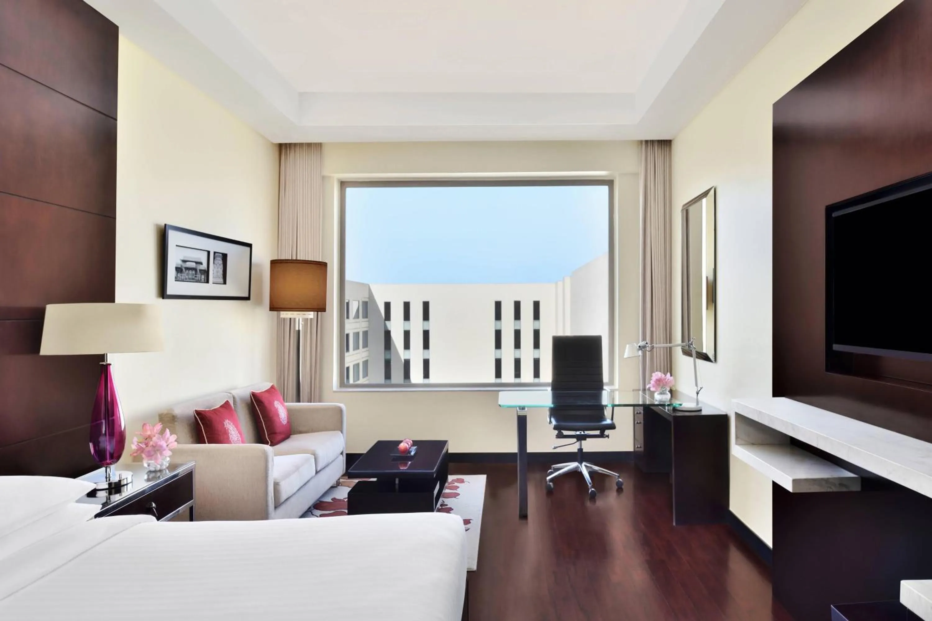 Photo of the whole room, Bed in Jaipur Marriott Hotel