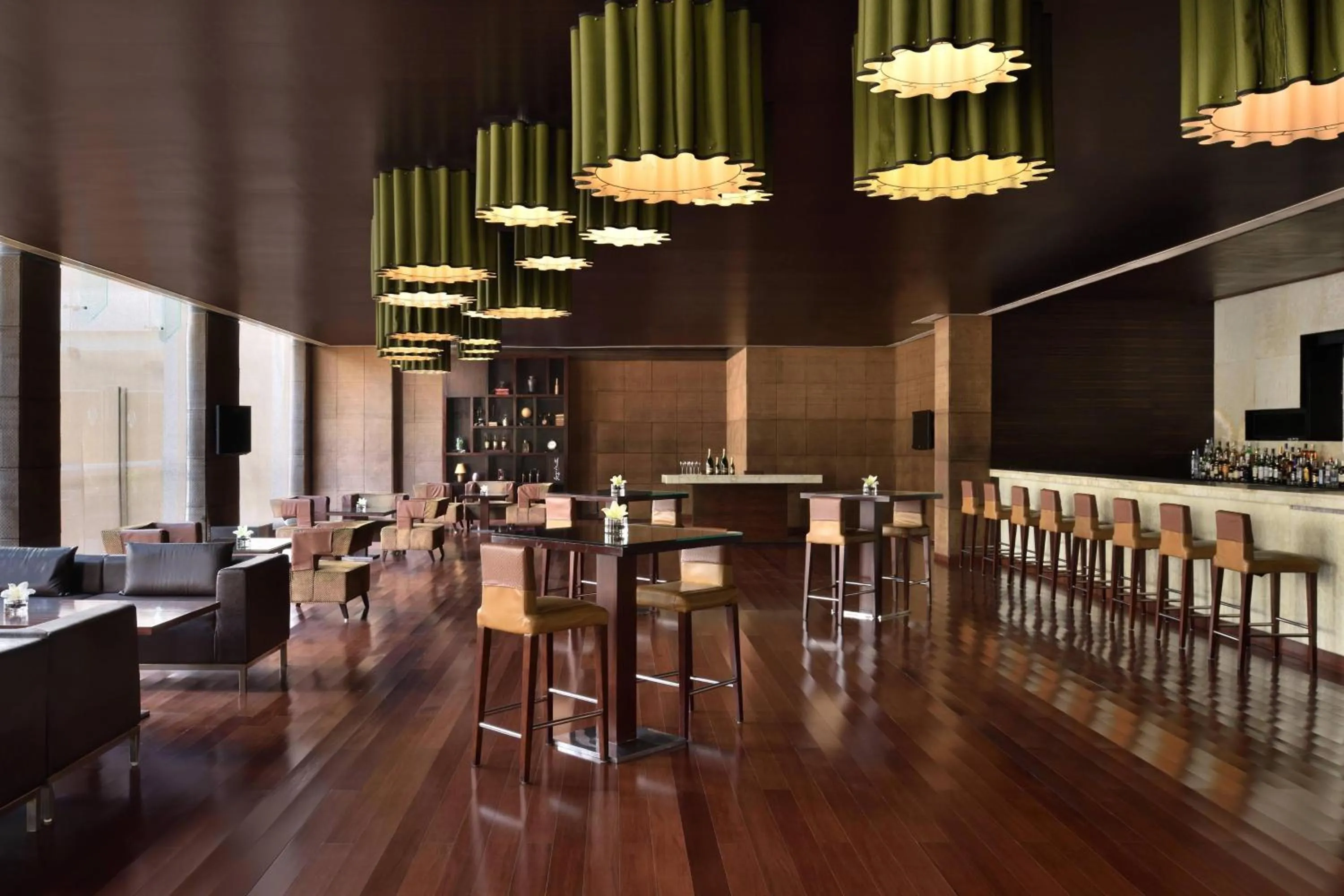 Lounge or bar in Jaipur Marriott Hotel