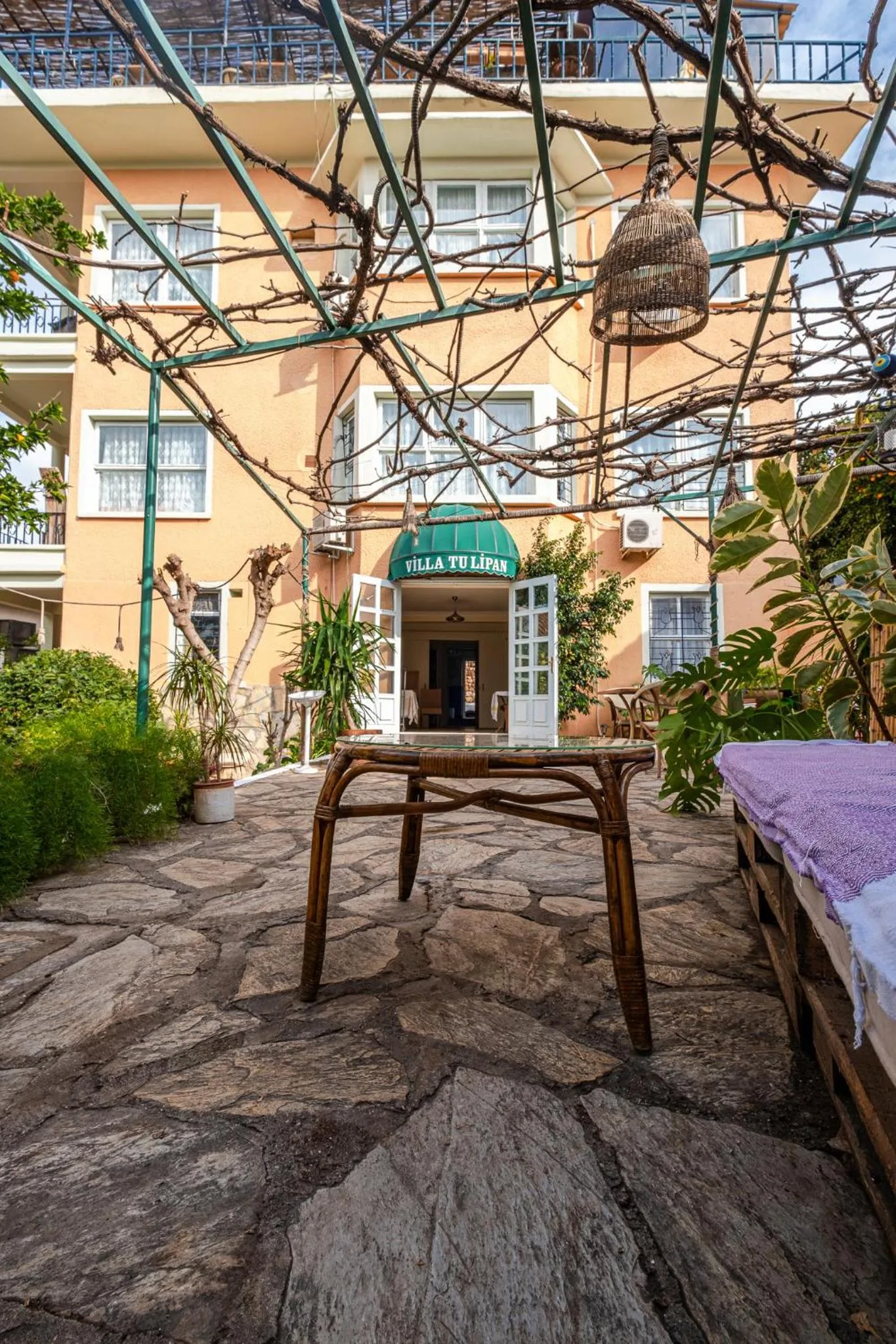 Property building in Villa Tulipan