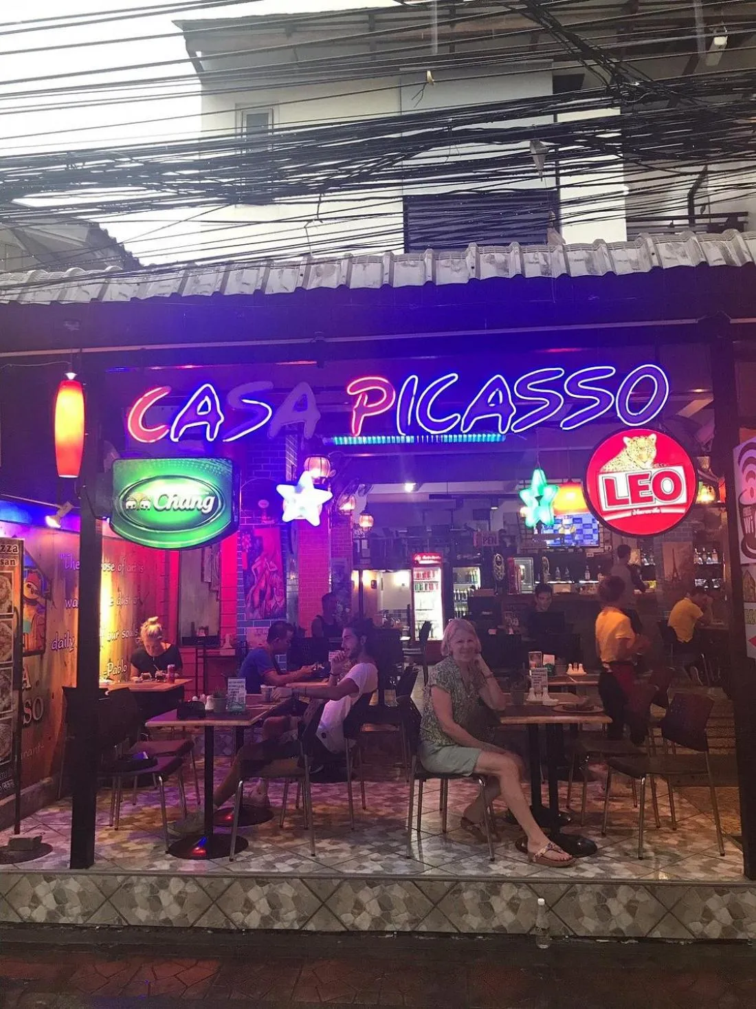 Restaurant/places to eat in Khaosan Art Hotel