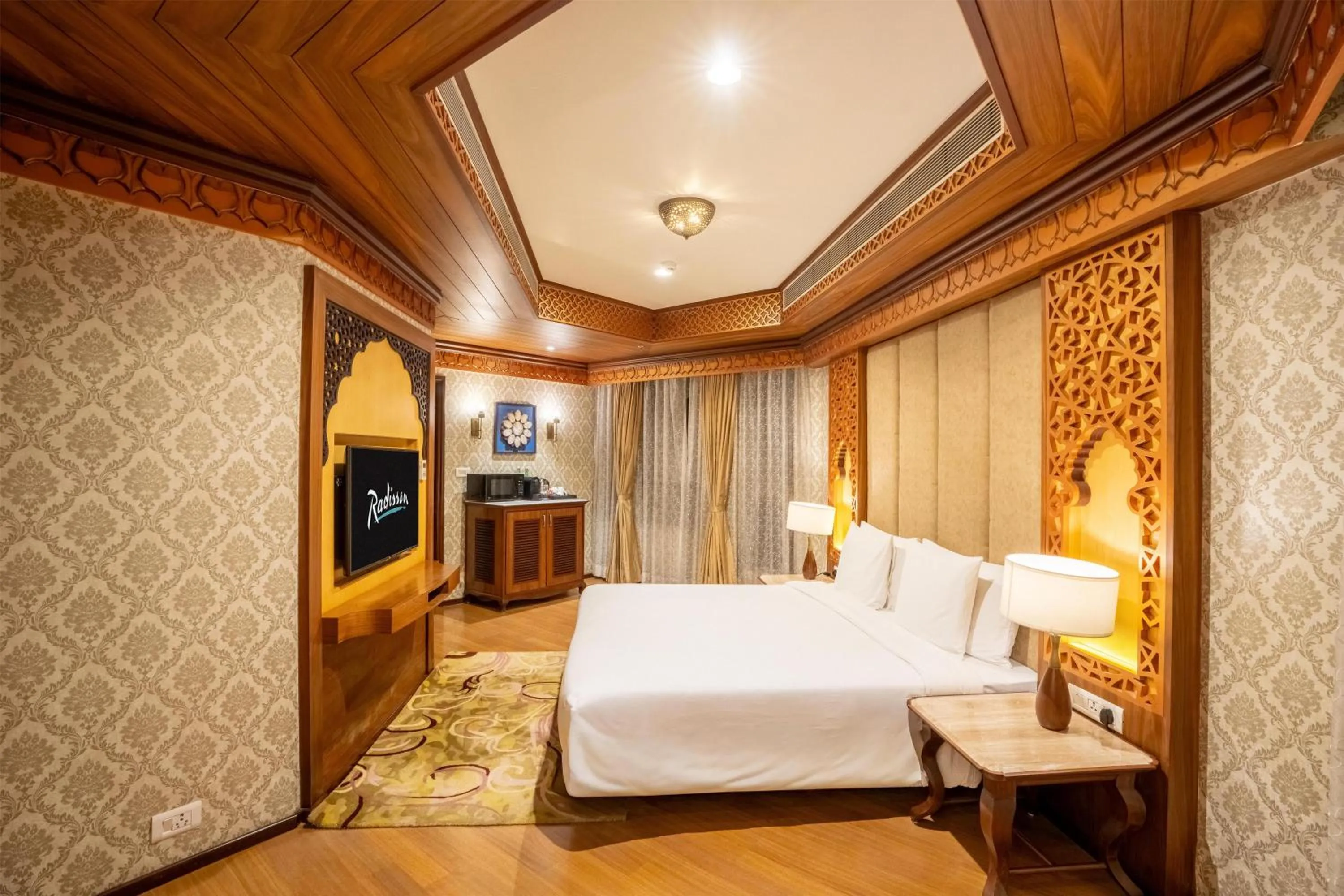 Photo of the whole room, Bed in Radisson Jodhpur