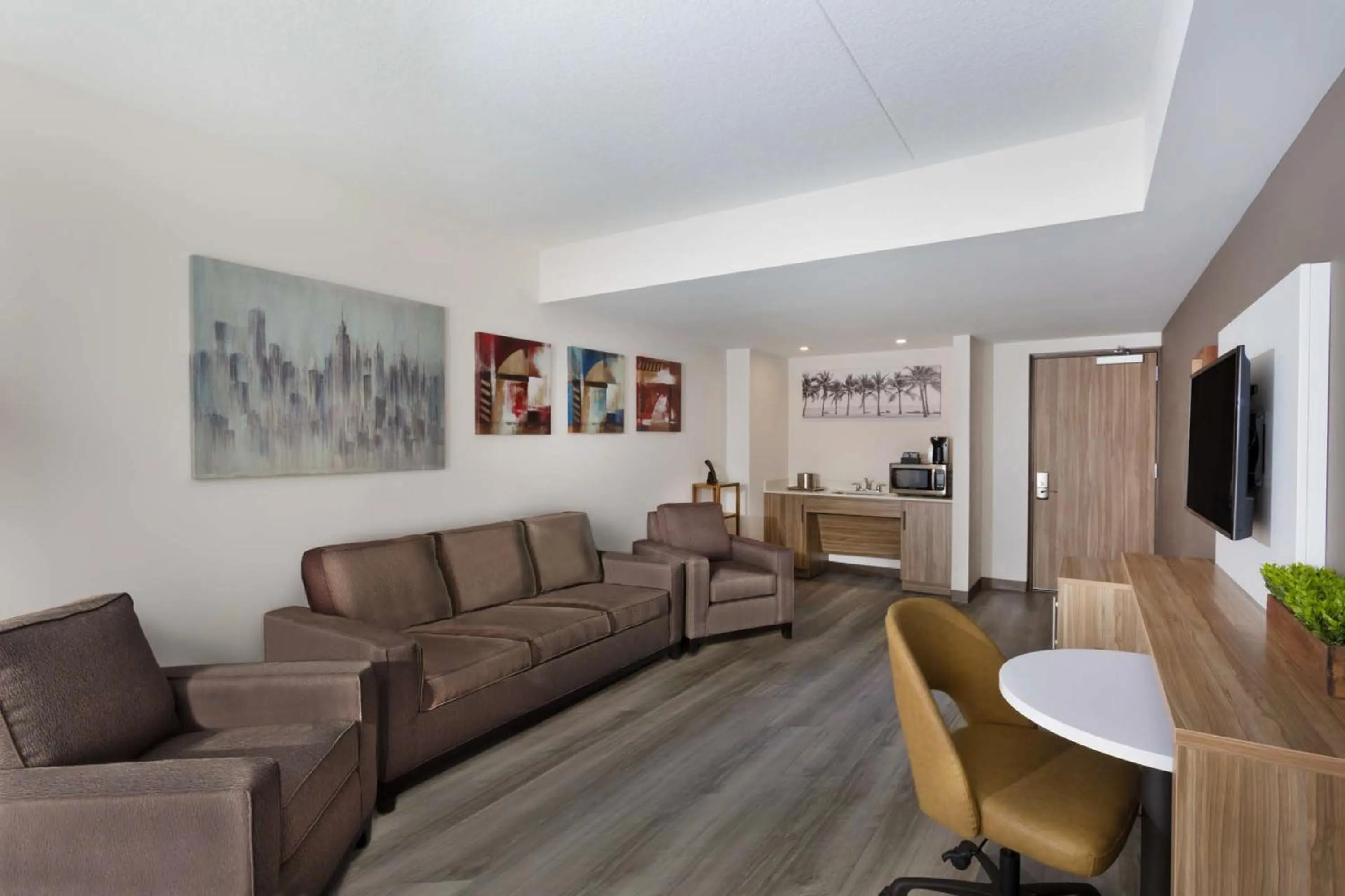 Kitchen or kitchenette in Wyndham Garden Ft Lauderdale Airport & Cruise Port