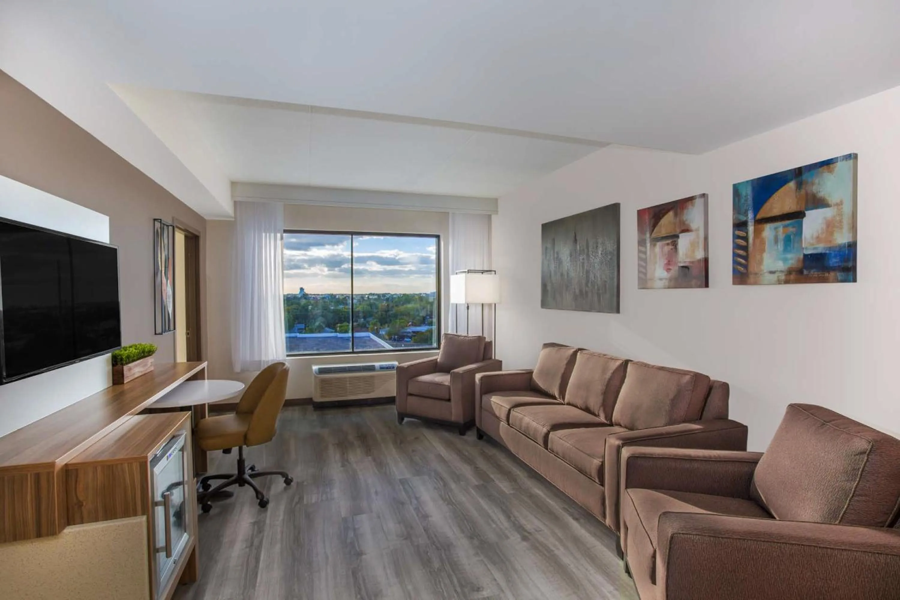 Bed in Wyndham Garden Ft Lauderdale Airport & Cruise Port