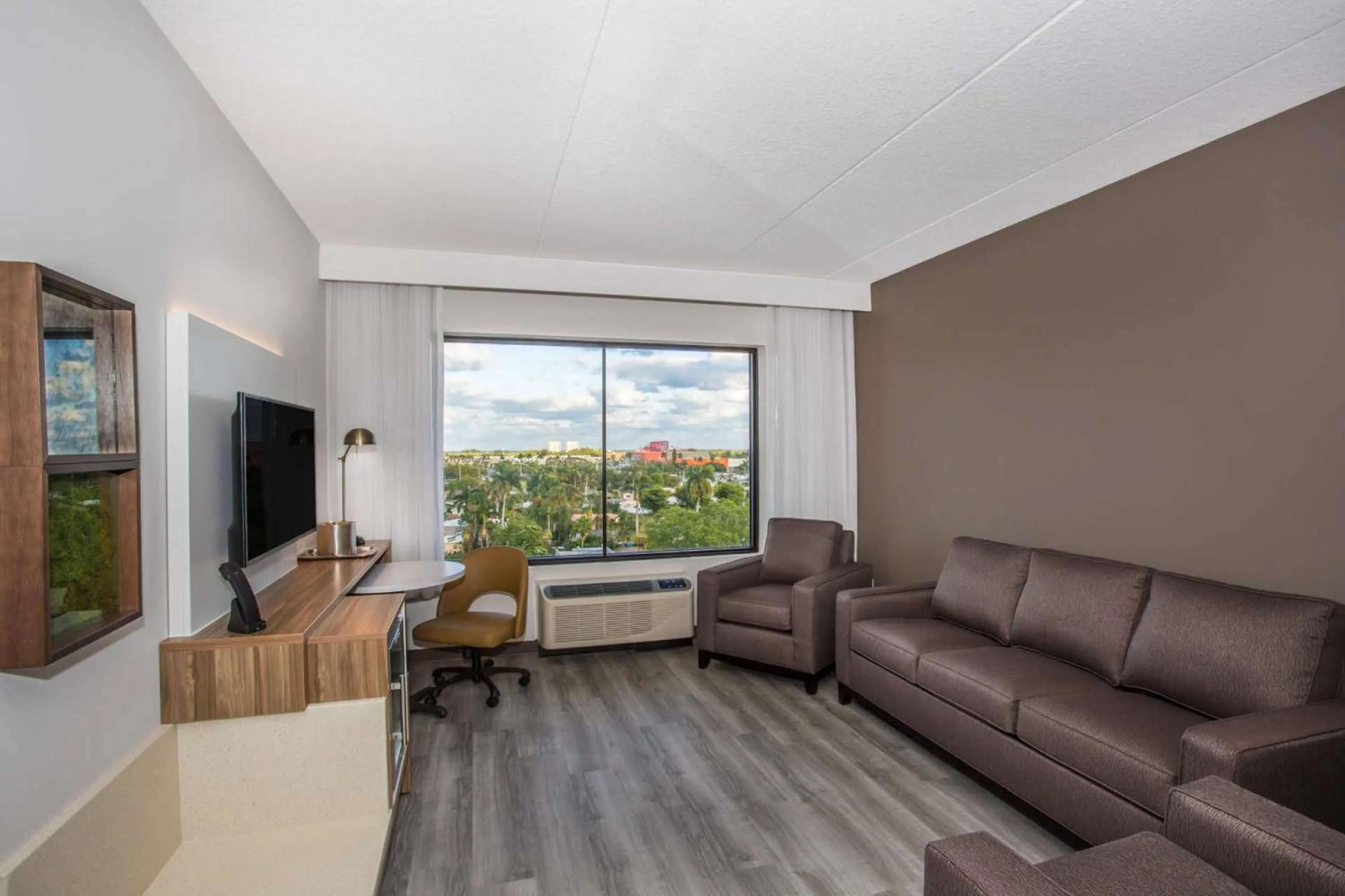 Living room in Wyndham Garden Ft Lauderdale Airport & Cruise Port