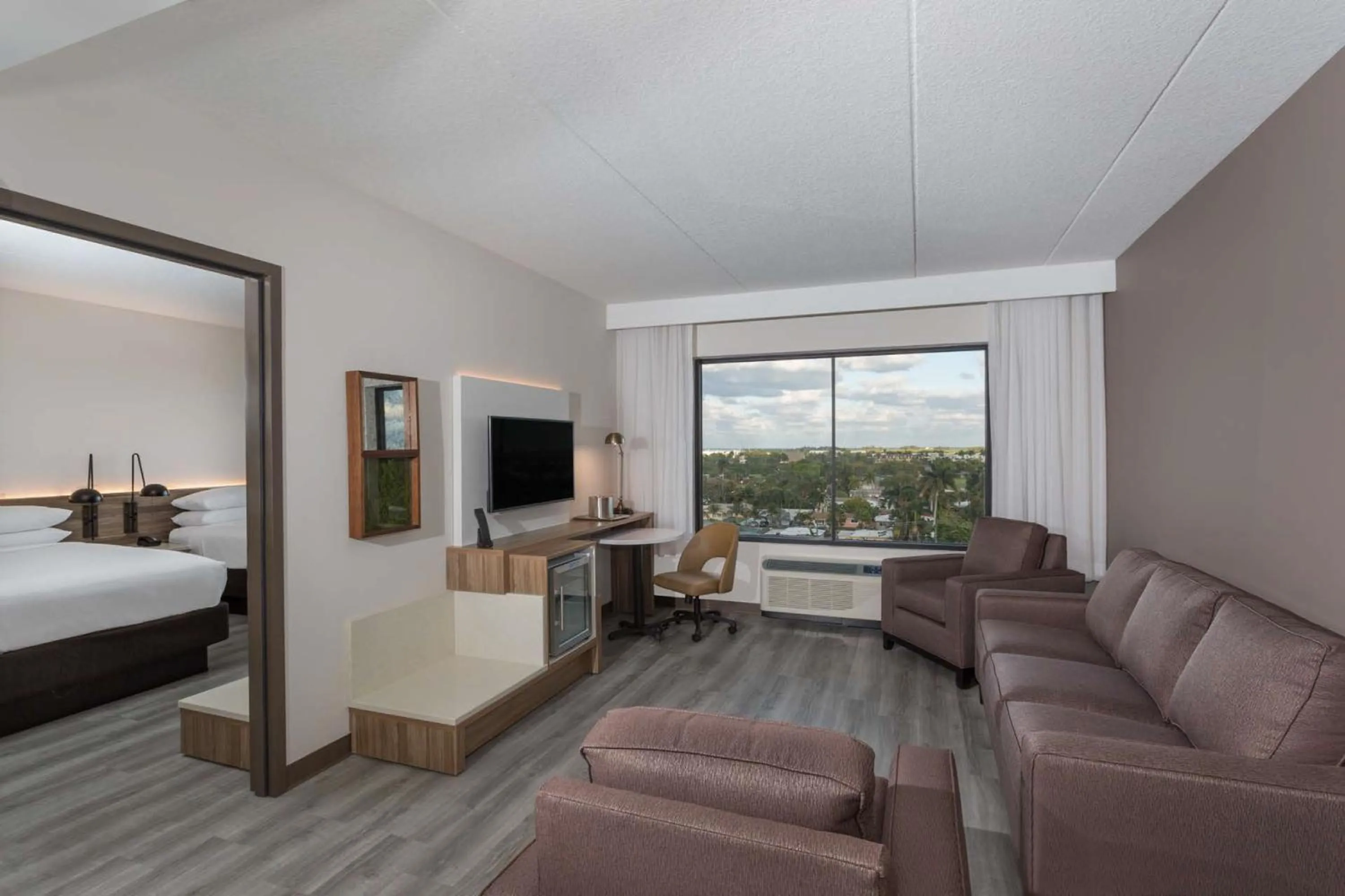 TV and multimedia, Bed in Wyndham Garden Ft Lauderdale Airport & Cruise Port