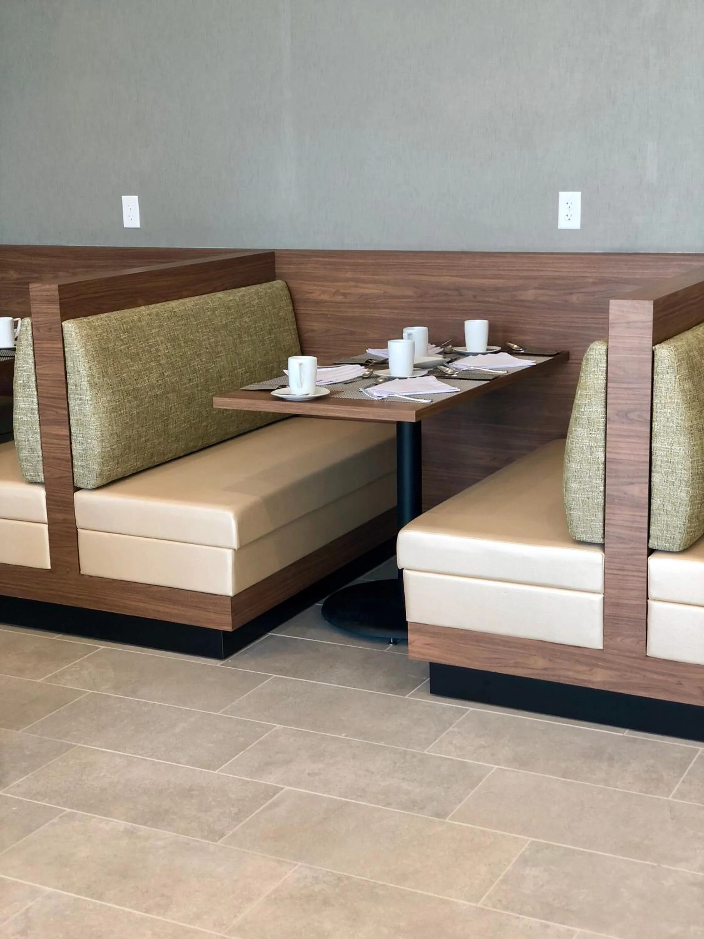 Restaurant/places to eat in Wyndham Garden Ft Lauderdale Airport & Cruise Port