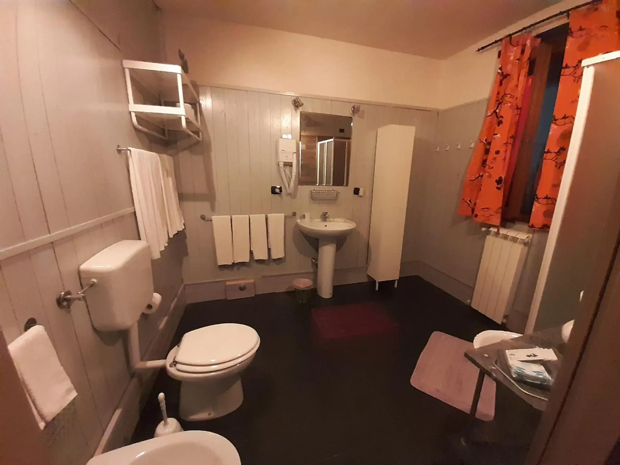 Triple Room in LA GROTTA Bed and Breakfast Triple Room in LA GROTTA Bed and Breakfast