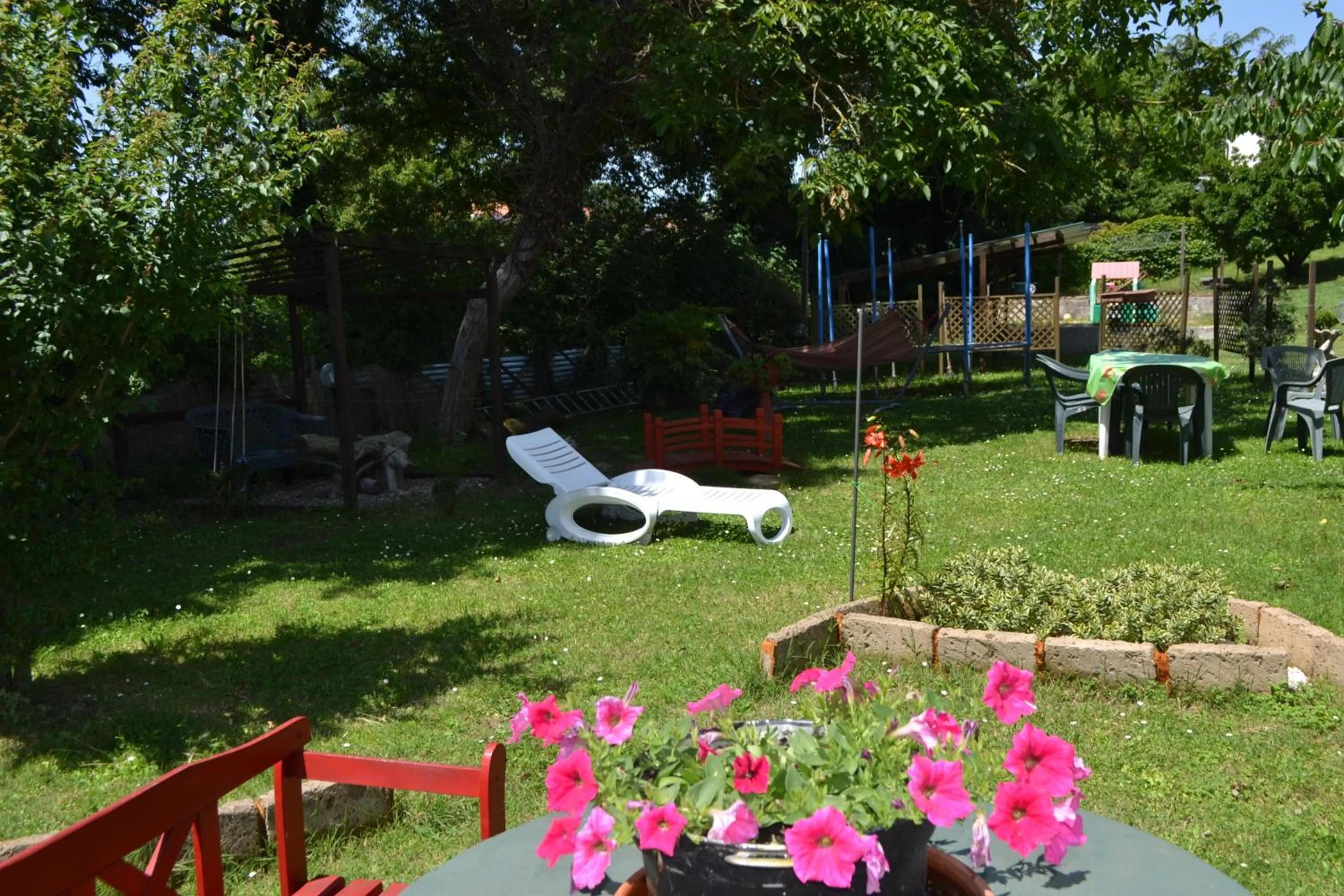 Garden view in LA GROTTA Bed and Breakfast