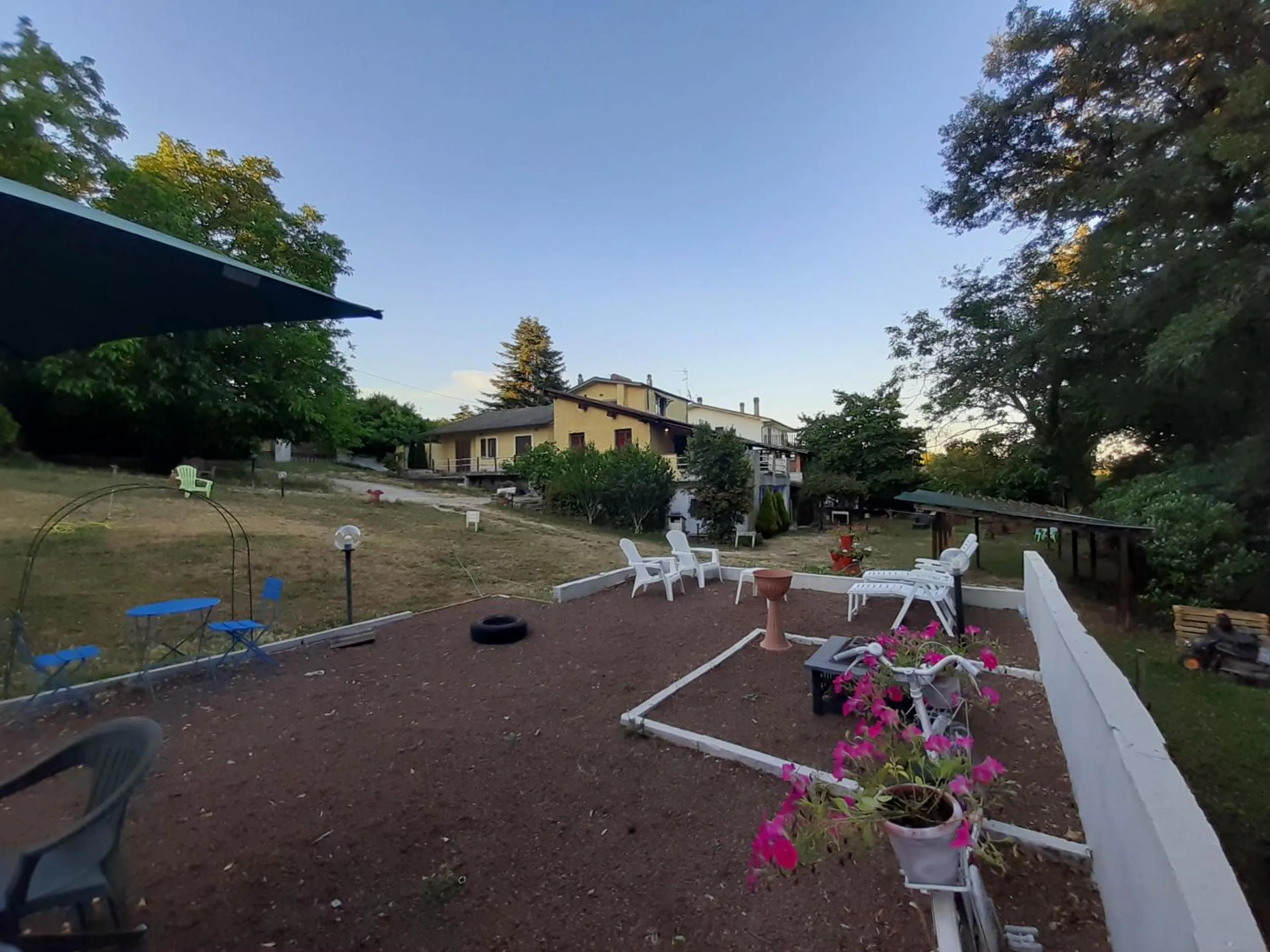 Garden in LA GROTTA Bed and Breakfast