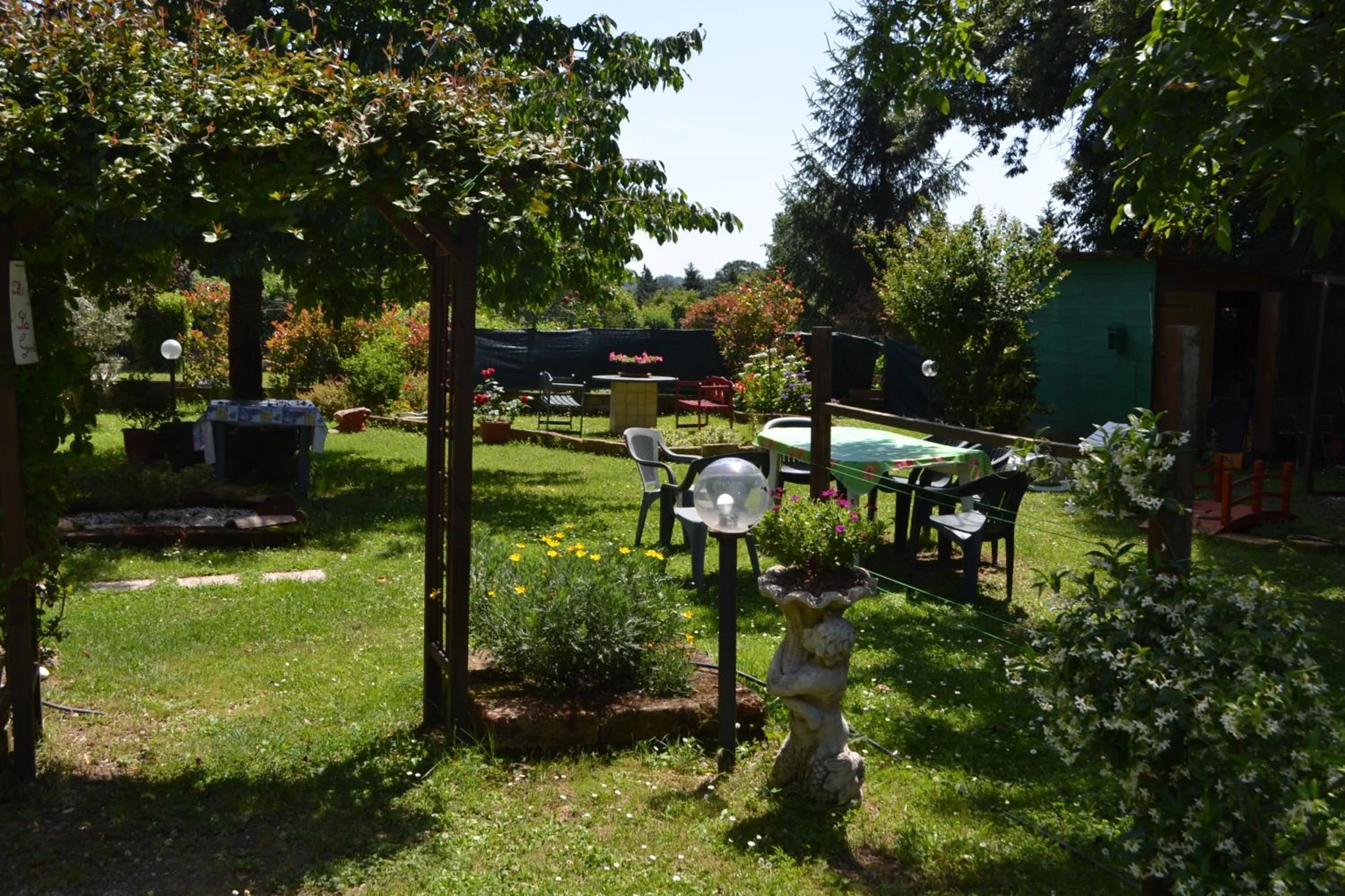 Garden view in LA GROTTA Bed and Breakfast