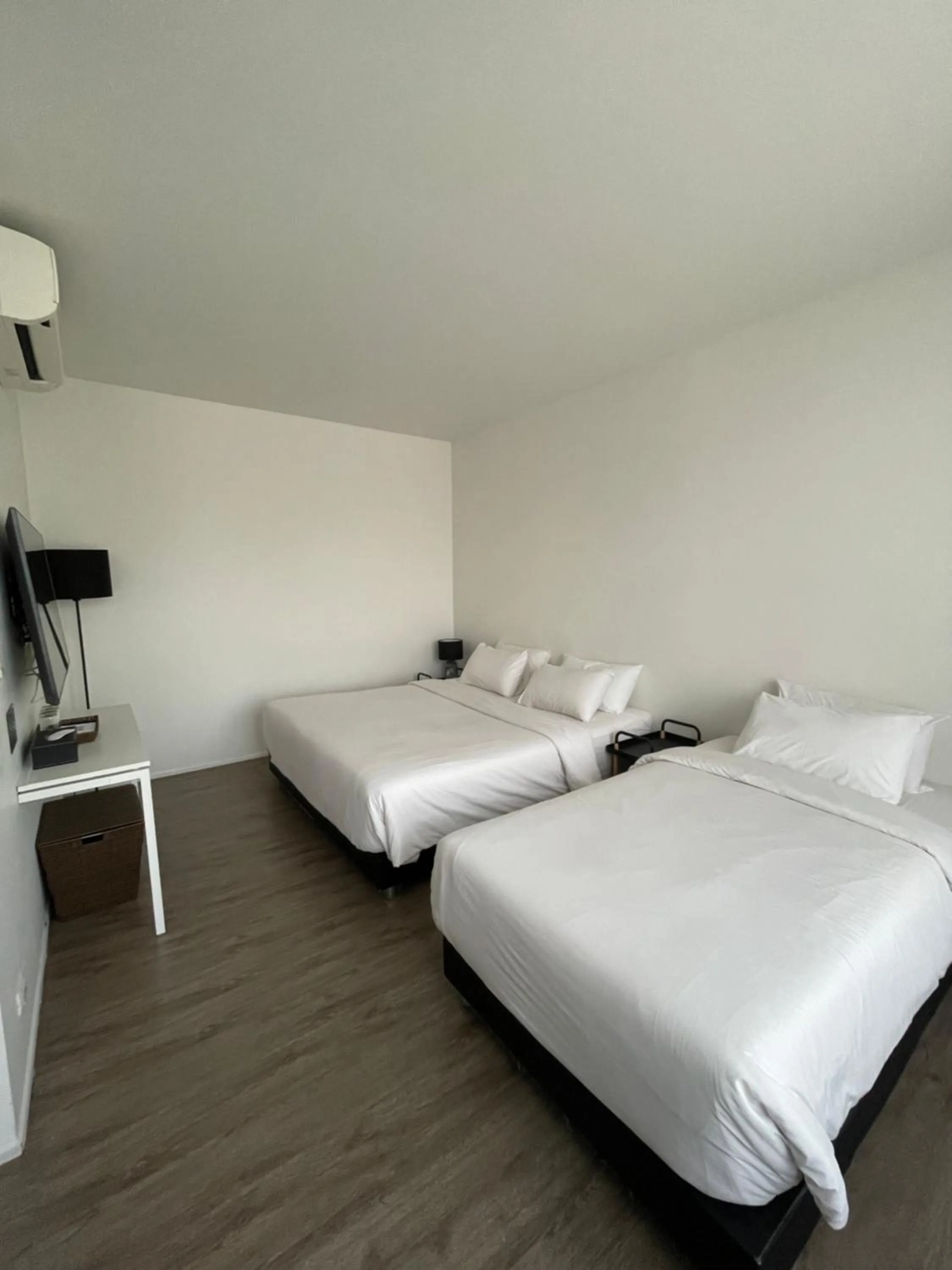 Photo of the whole room, Bed in POR Santitham