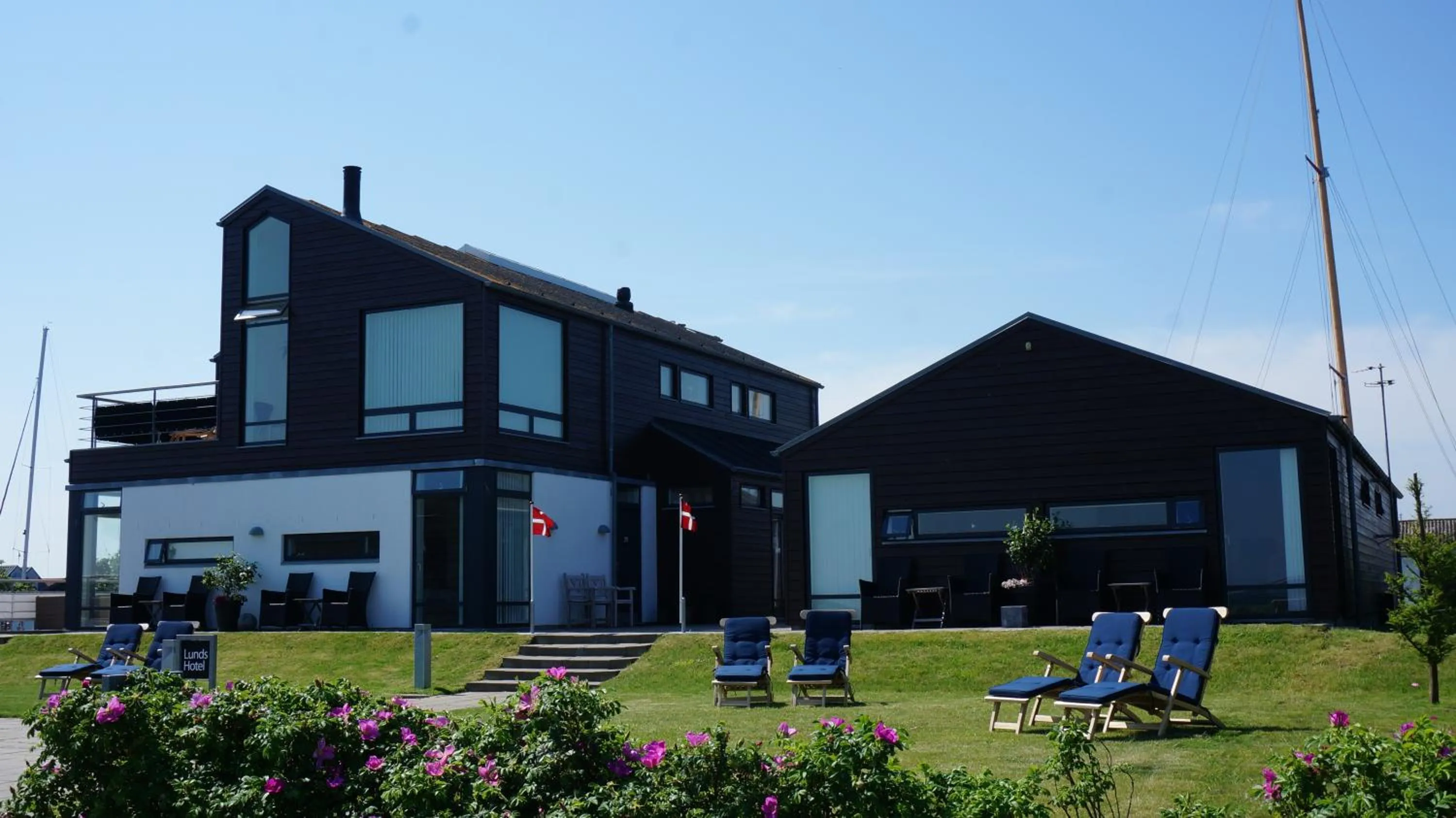 Property building in Lunds Hotel