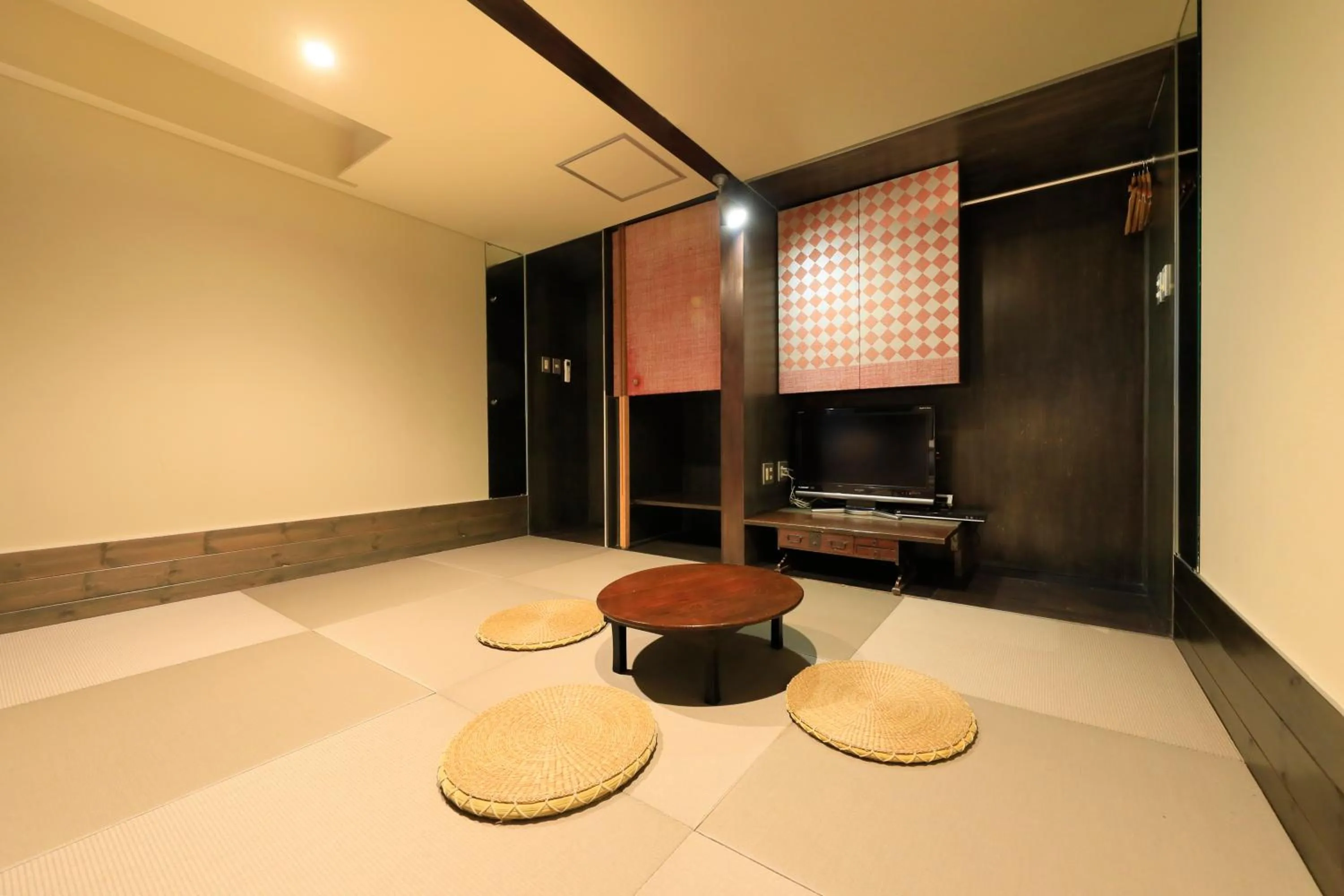 Photo of the whole room in Andon Ryokan