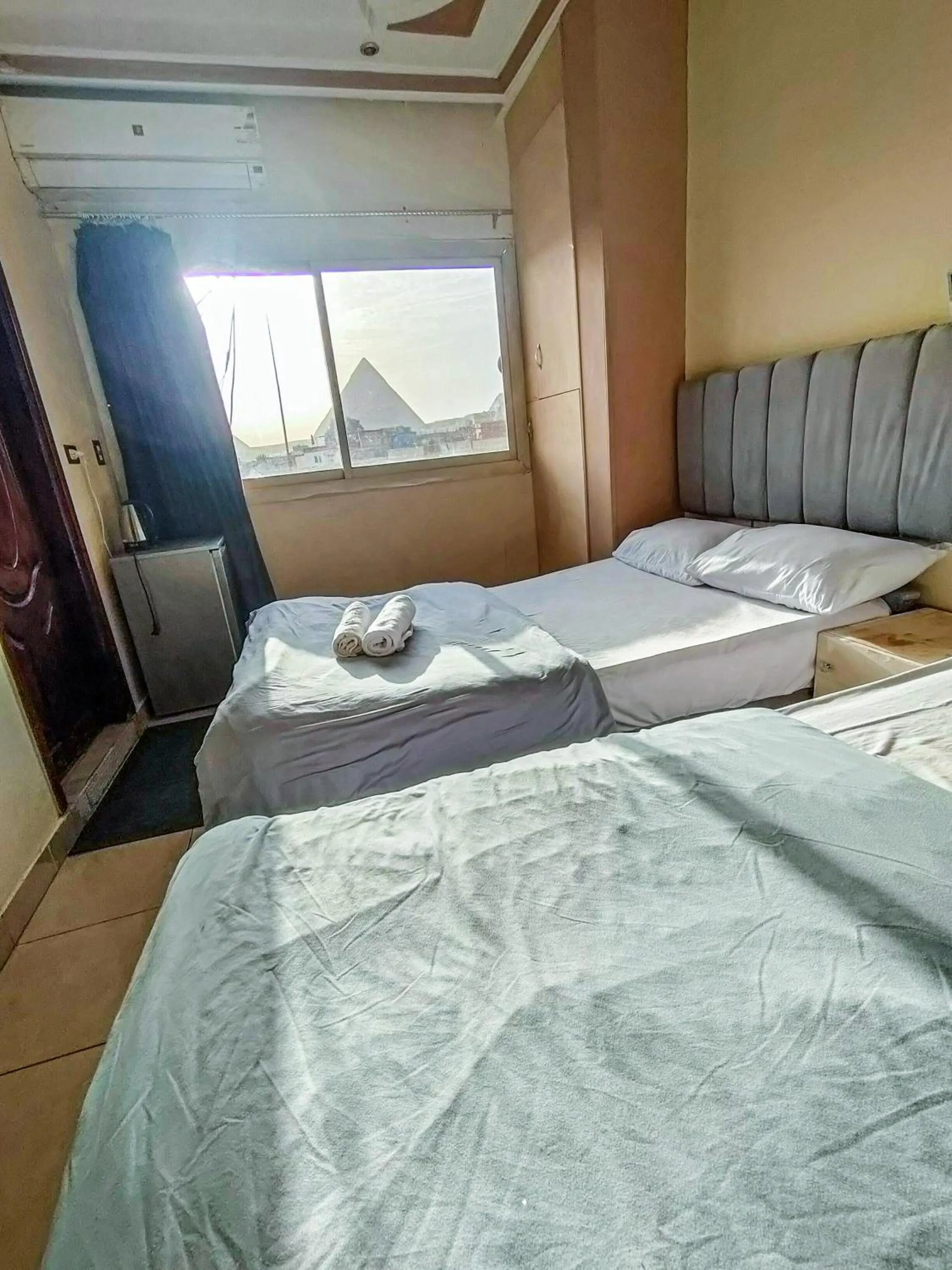 Happy days Pyramids Inn