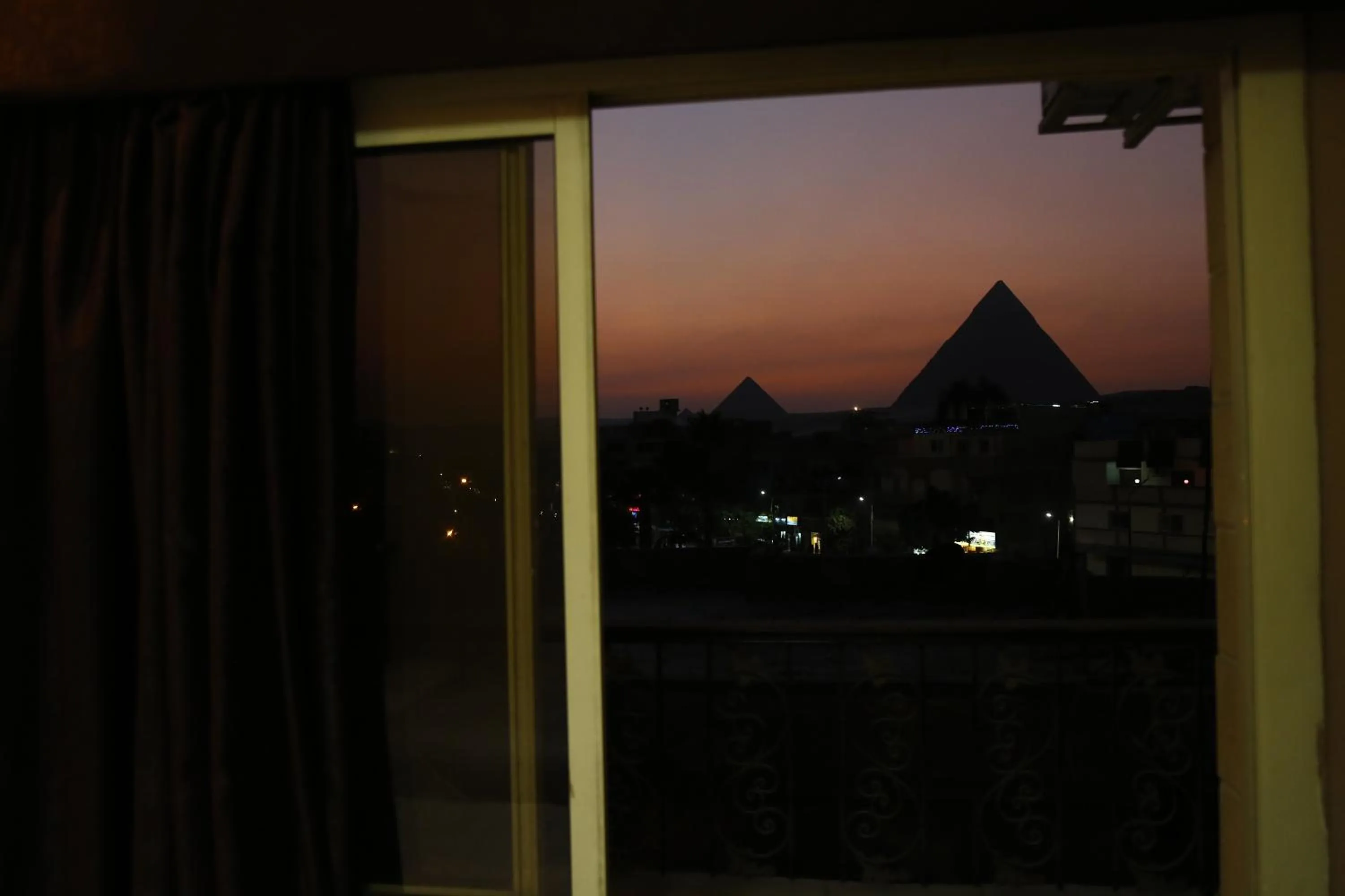 Happy days Pyramids Inn